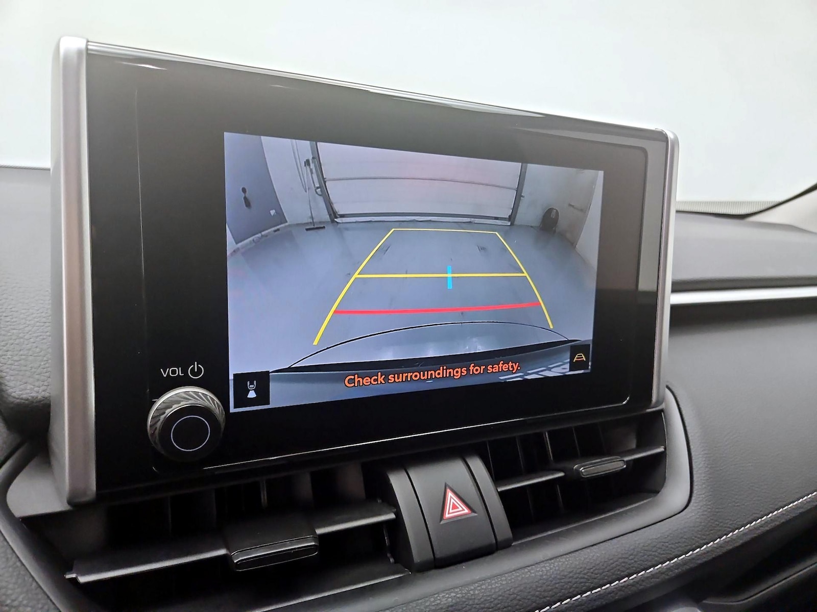 2025 Toyota RAV4 XLE - Photo 16