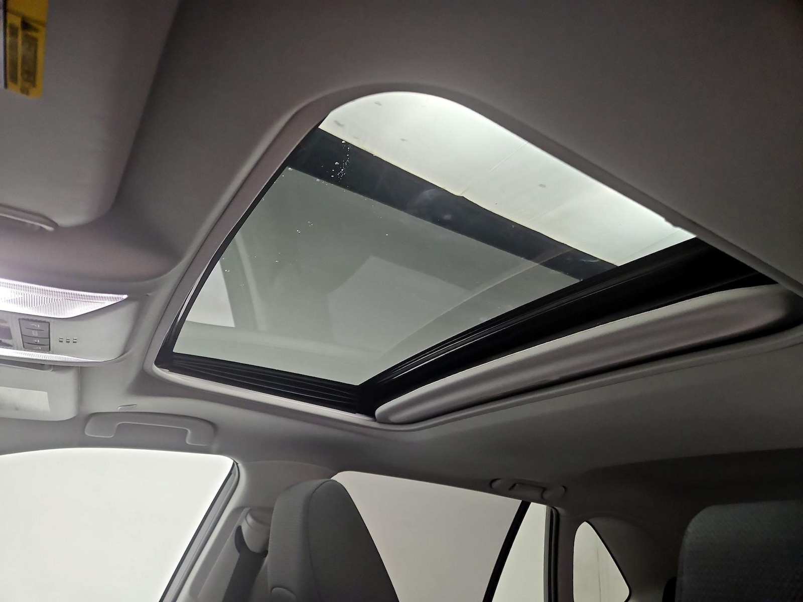2025 Toyota RAV4 XLE - Photo 21