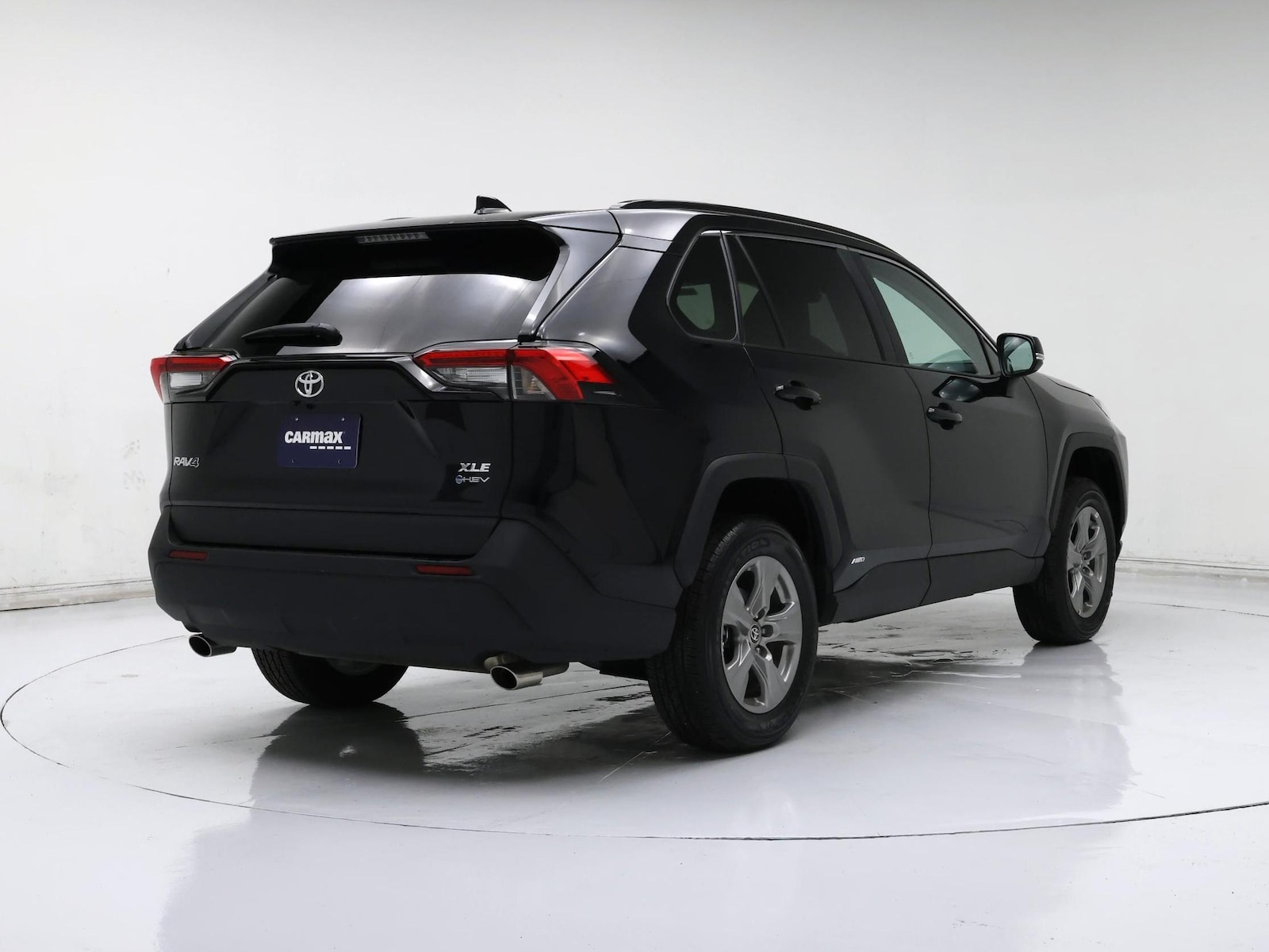 2025 Toyota RAV4 XLE - Photo 9
