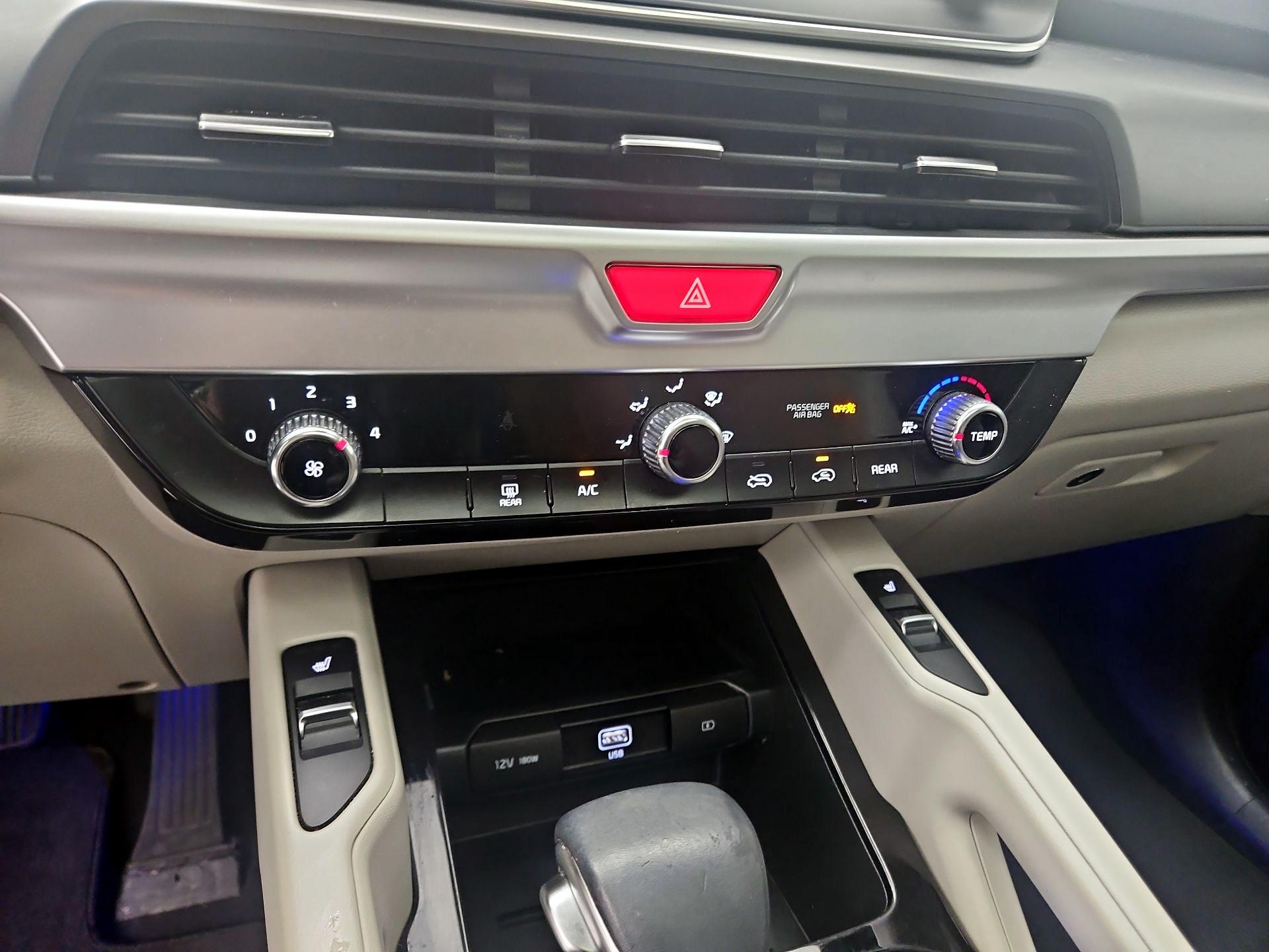 Thumbnail: 2020 Kia Telluride - 16