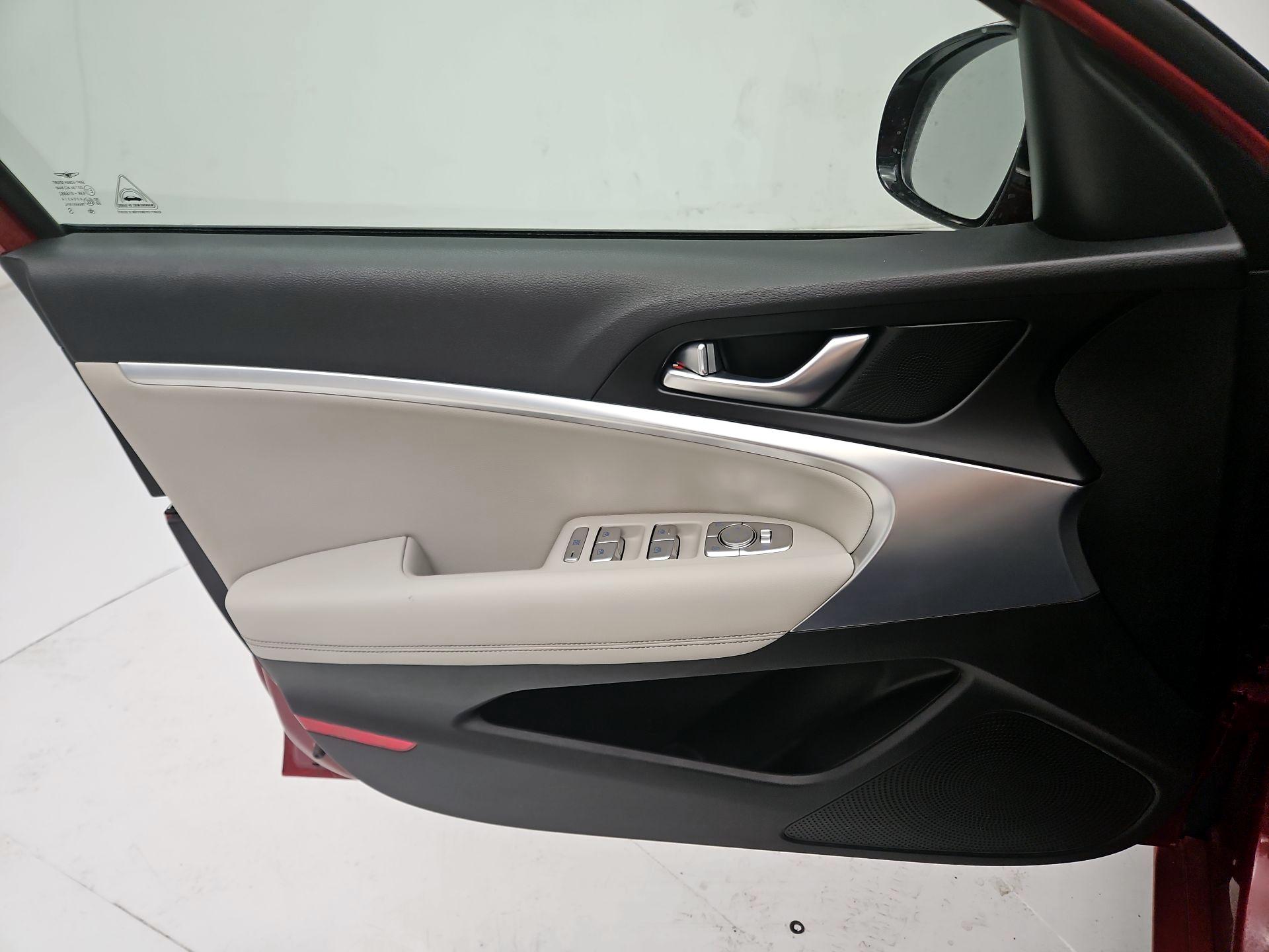 Thumbnail: 2023 Genesis G70 - 12