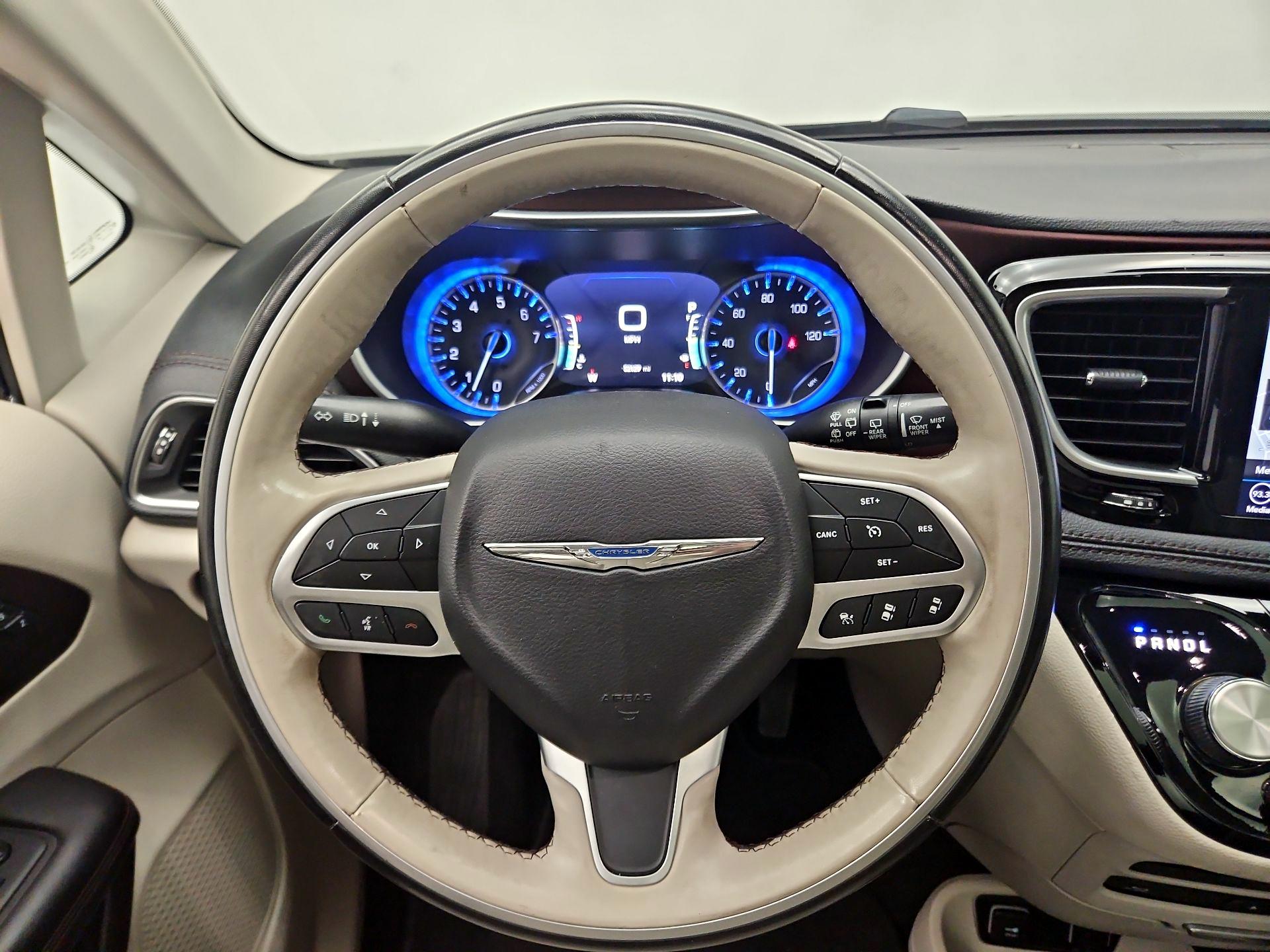 Thumbnail: 2019 Chrysler Pacifica - 10