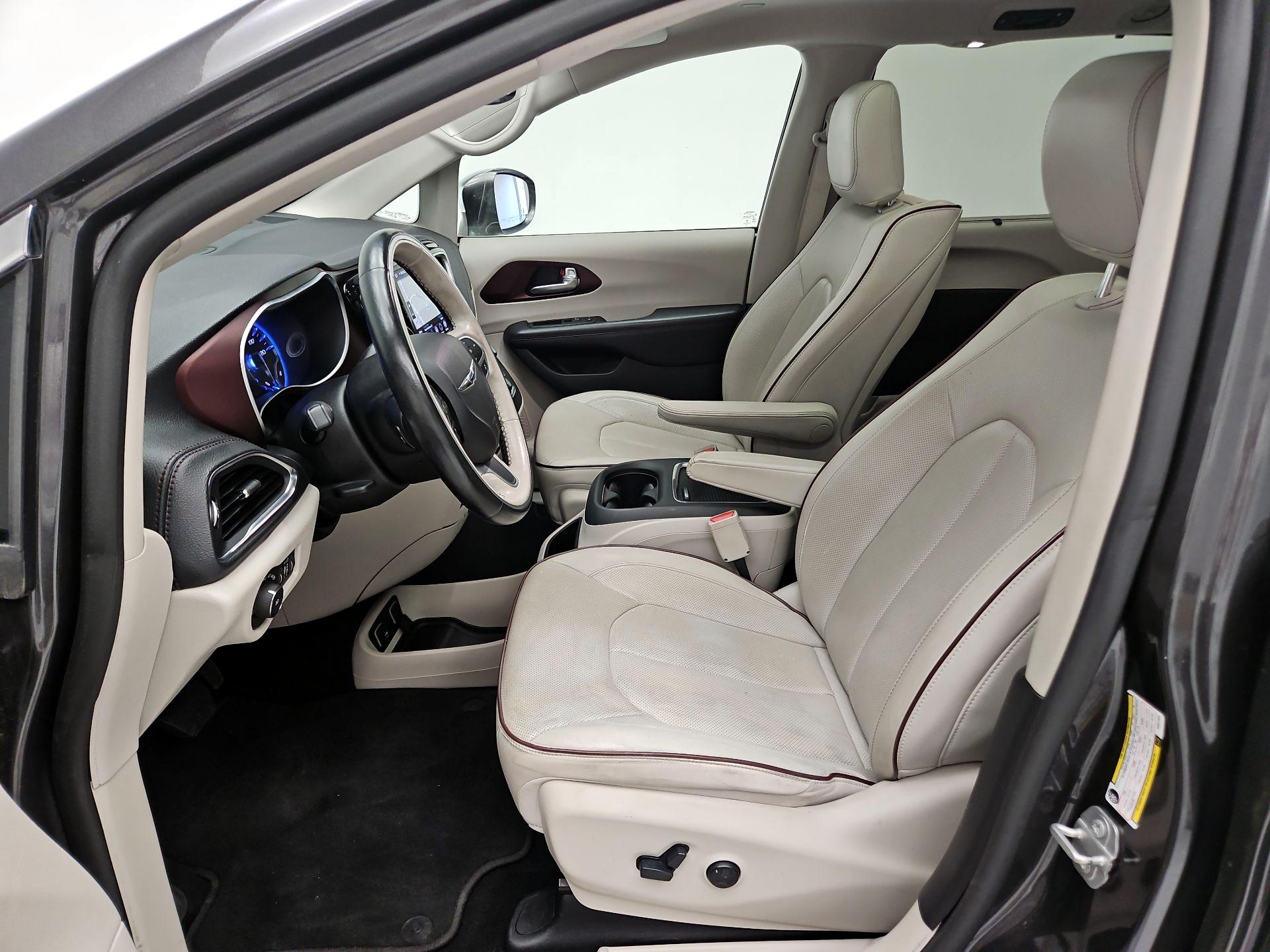Thumbnail: 2019 Chrysler Pacifica - 11