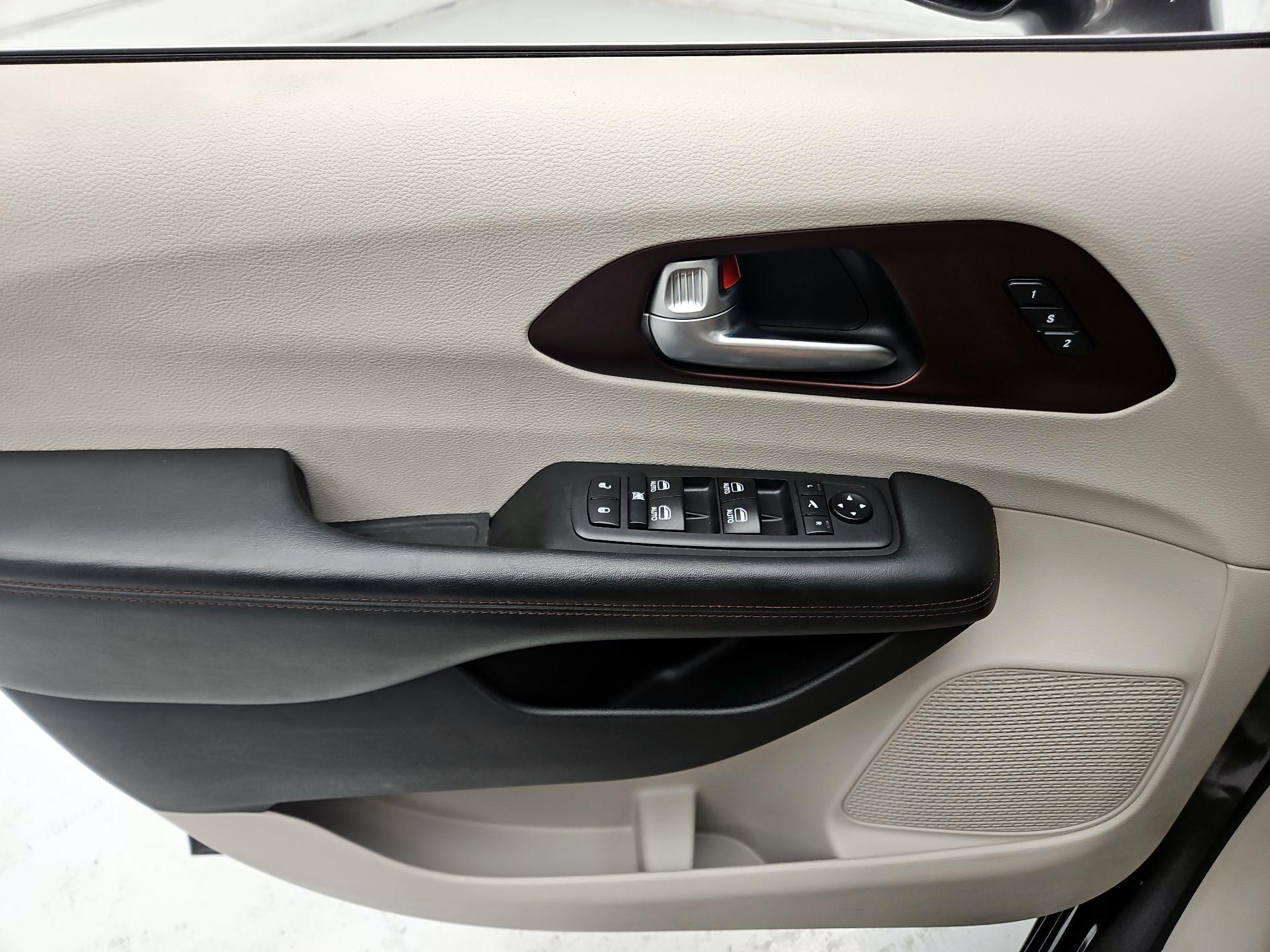 Thumbnail: 2019 Chrysler Pacifica - 12