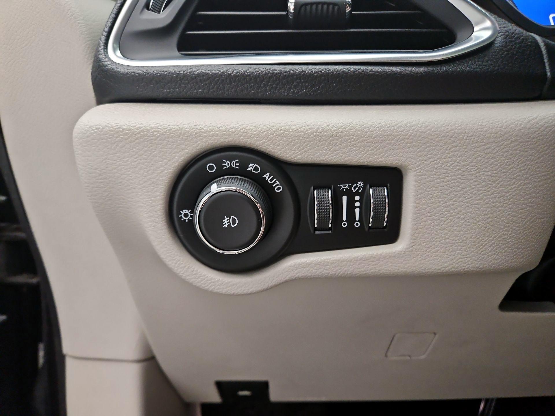 Thumbnail: 2019 Chrysler Pacifica - 13