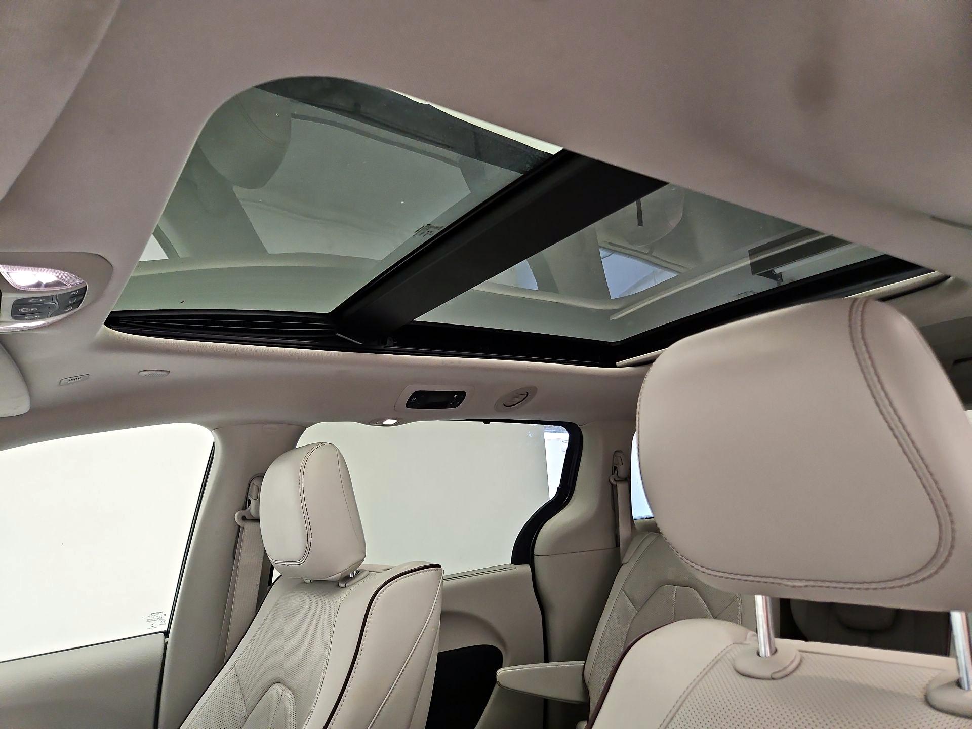 Thumbnail: 2019 Chrysler Pacifica - 20