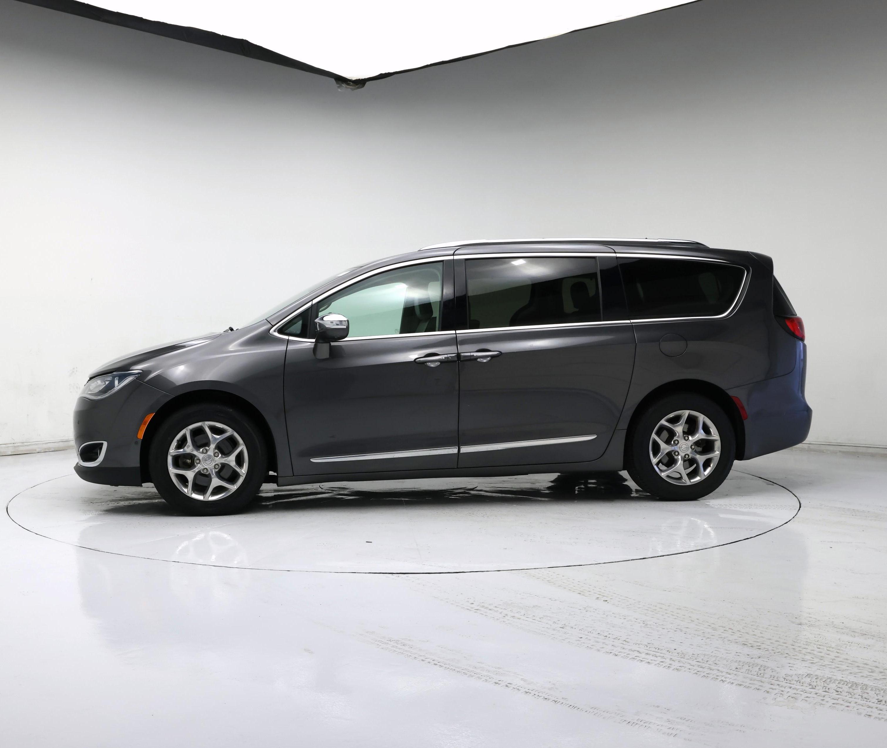 Thumbnail: 2019 Chrysler Pacifica - 3