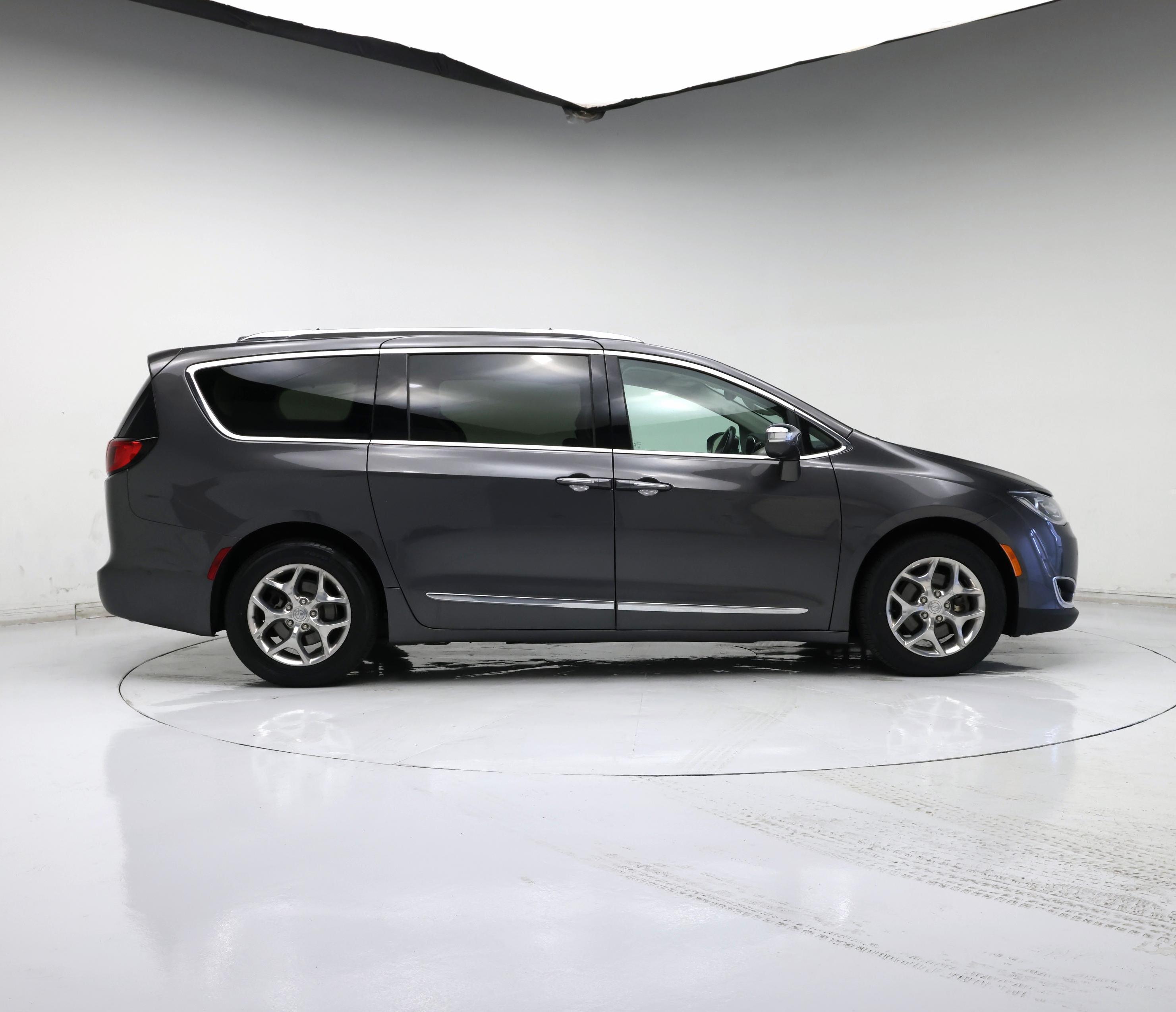 Thumbnail: 2019 Chrysler Pacifica - 7