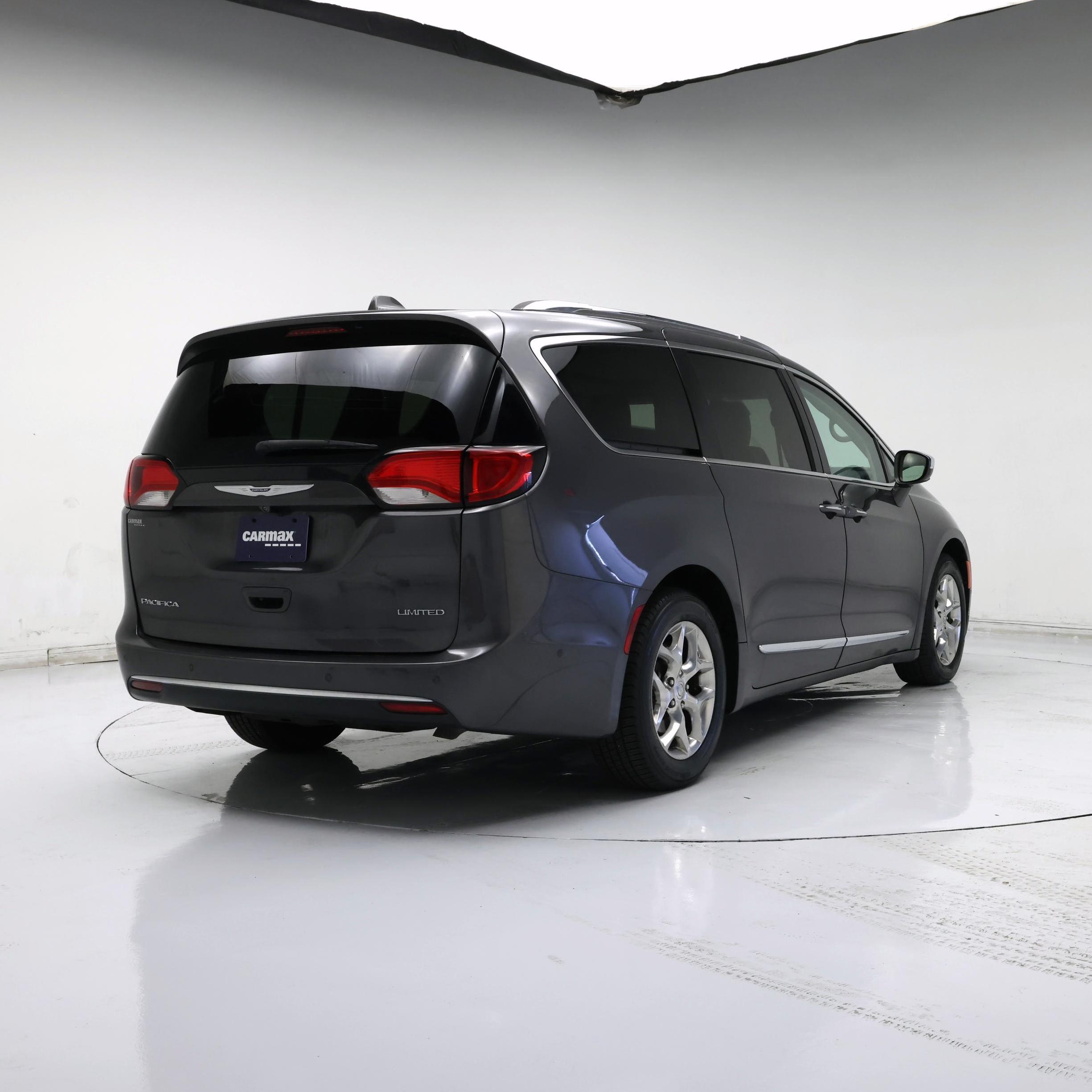 Thumbnail: 2019 Chrysler Pacifica - 8