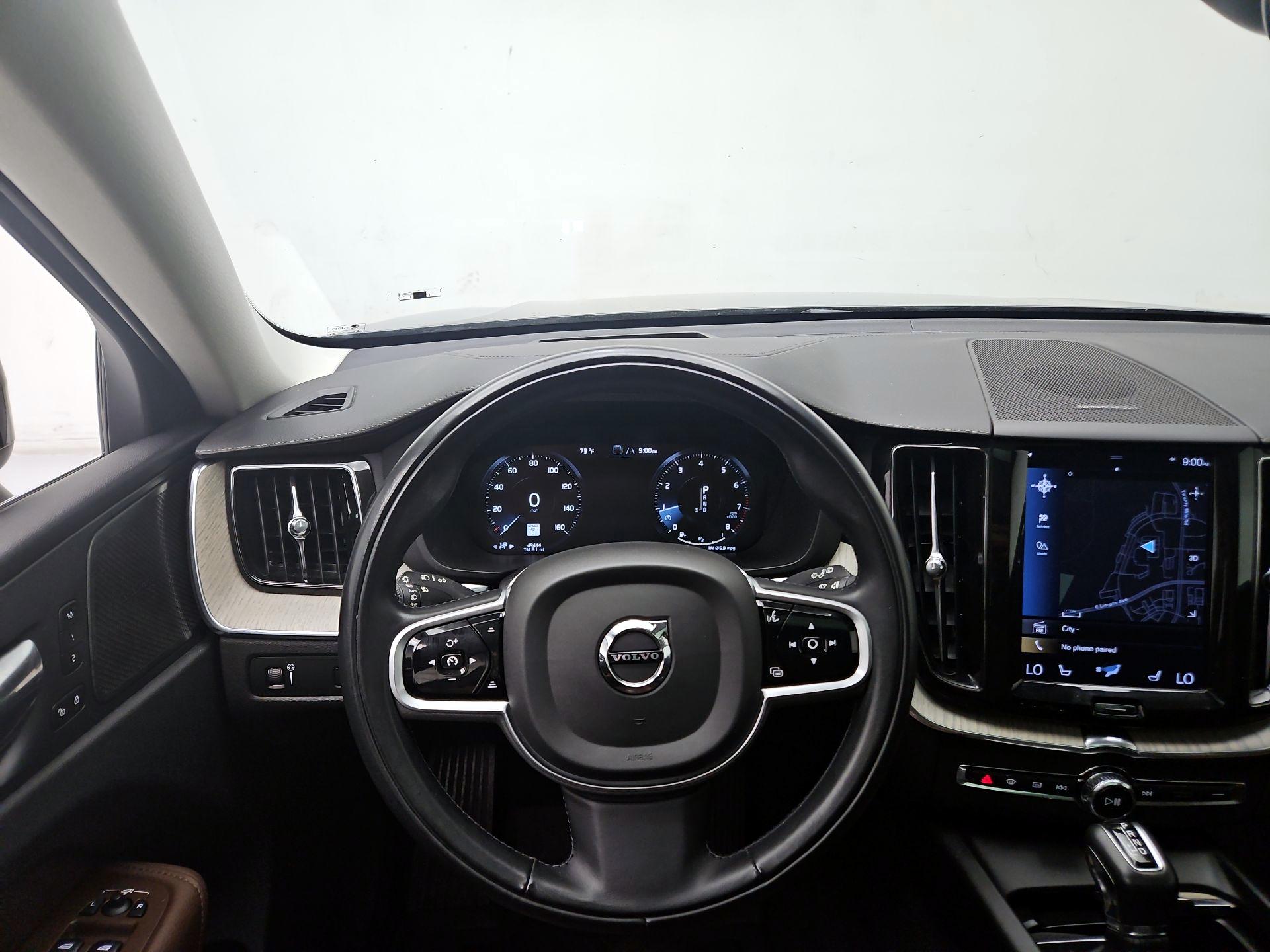 Thumbnail: 2020 Volvo XC60 - 10