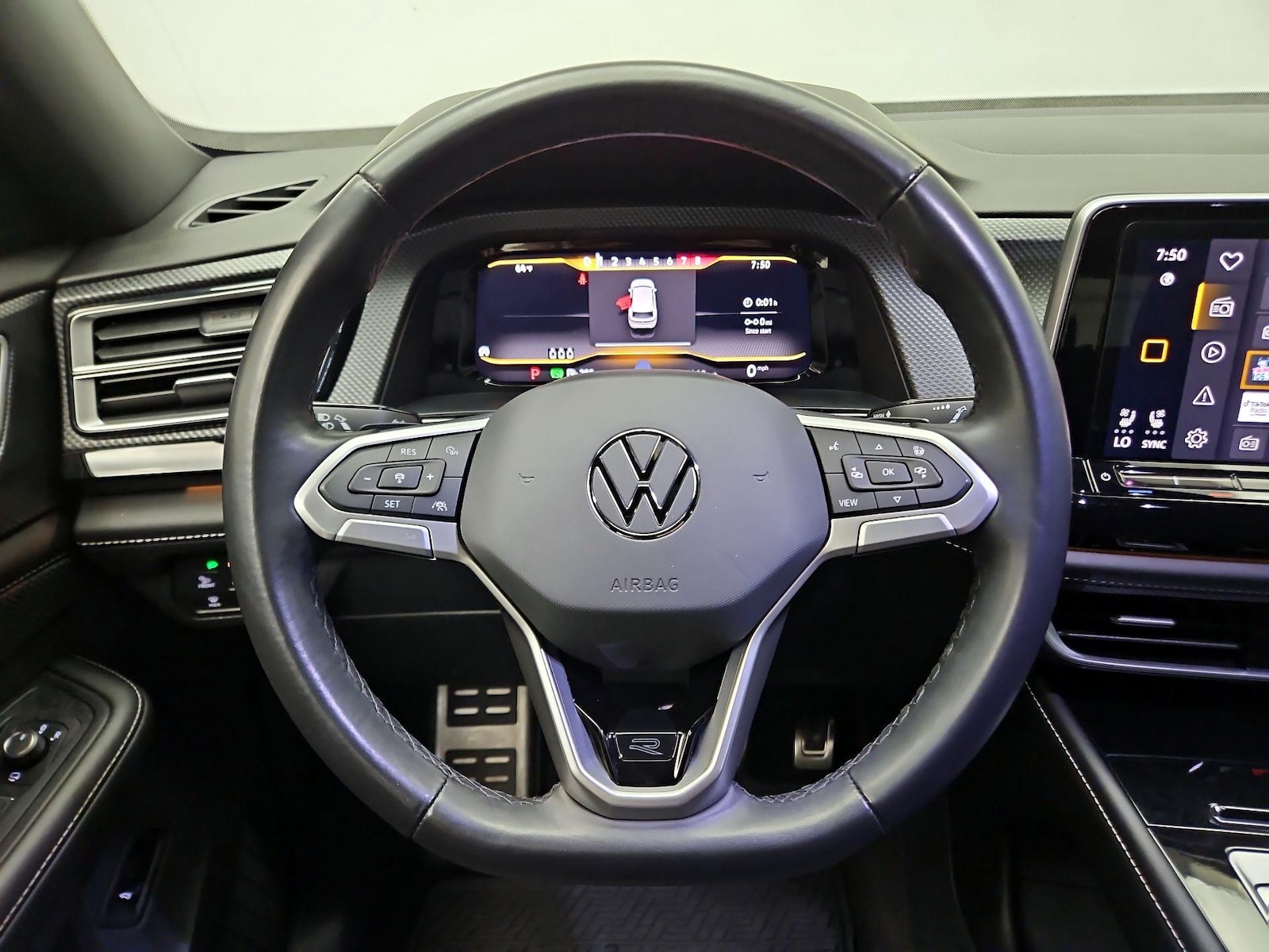 2024 Volkswagen Atlas Cross Sport SEL Premium R-LINE - Photo 11