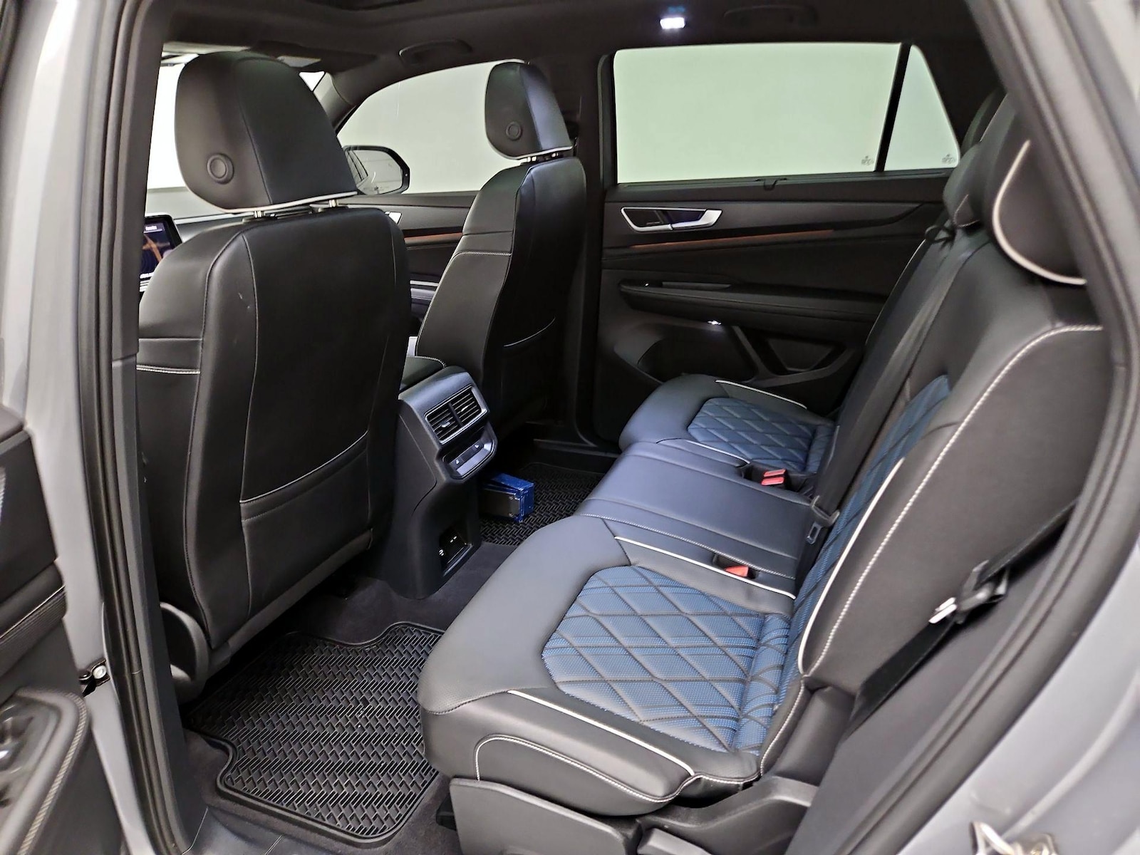 2024 Volkswagen Atlas Cross Sport SEL Premium R-LINE - Photo 22