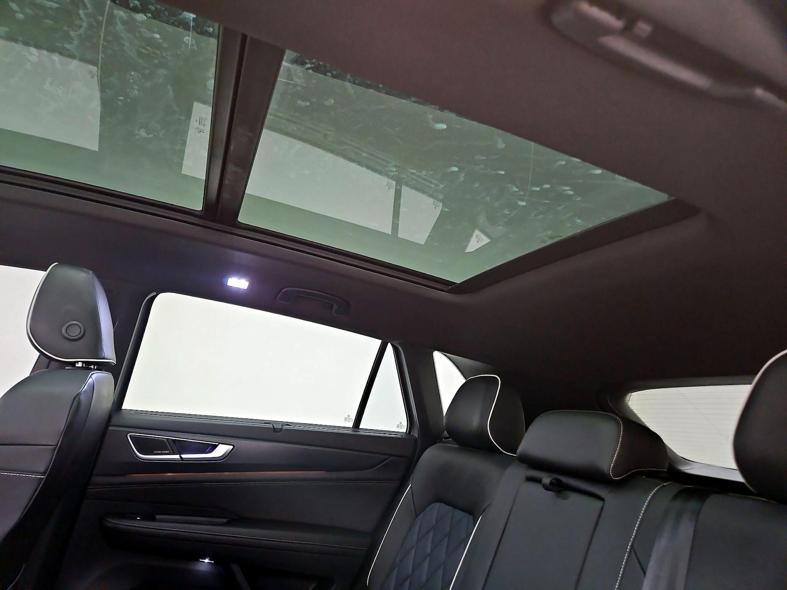 2024 Volkswagen Atlas Cross Sport SEL Premium R-LINE - Photo 26
