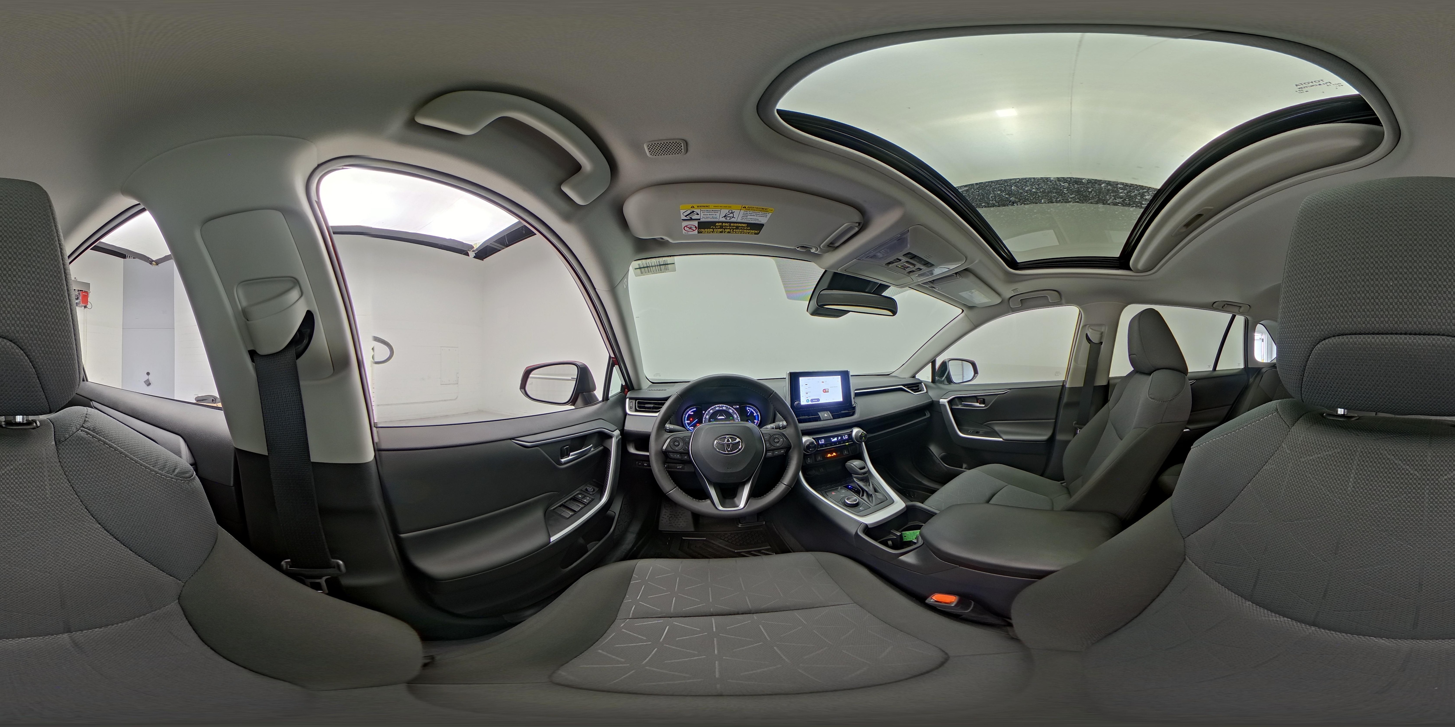 2025 Toyota RAV4 XLE - Photo 27