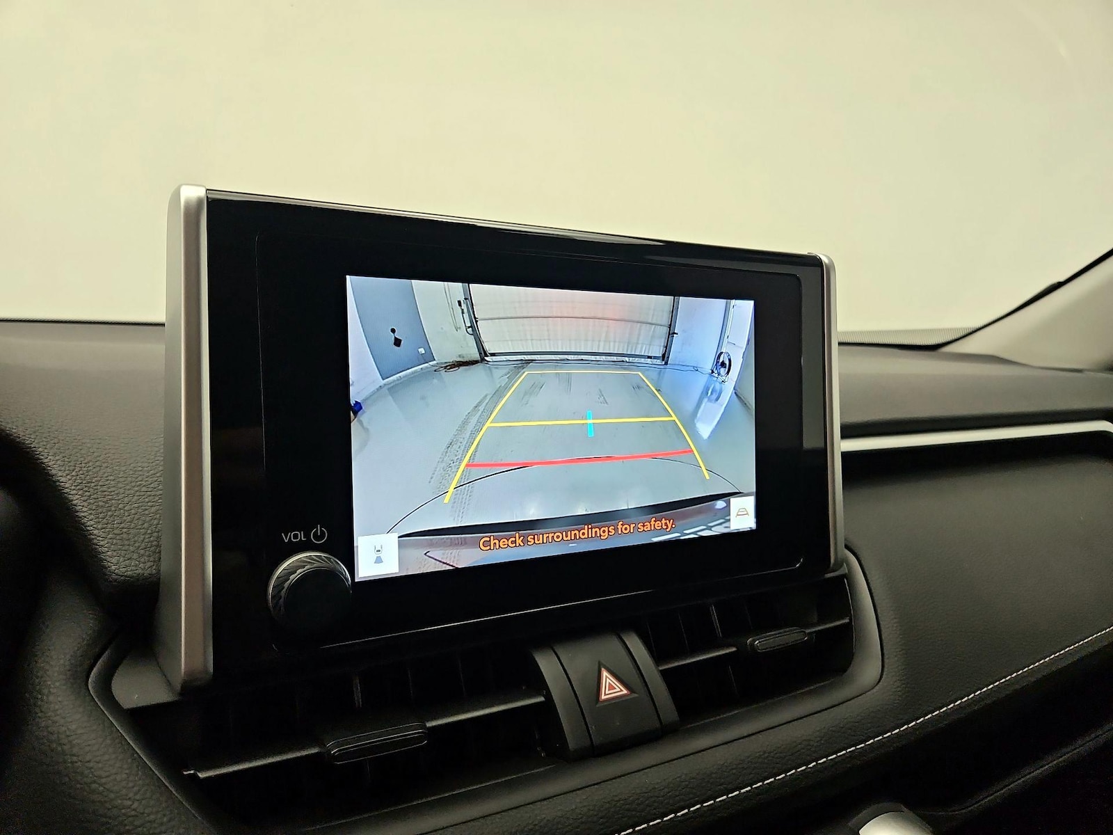 2025 Toyota RAV4 XLE - Photo 15