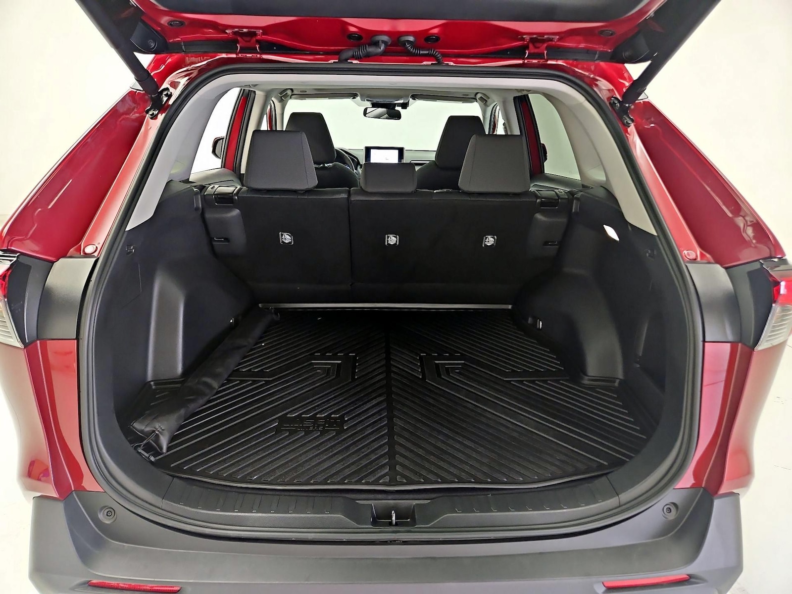 2025 Toyota RAV4 XLE - Photo 22