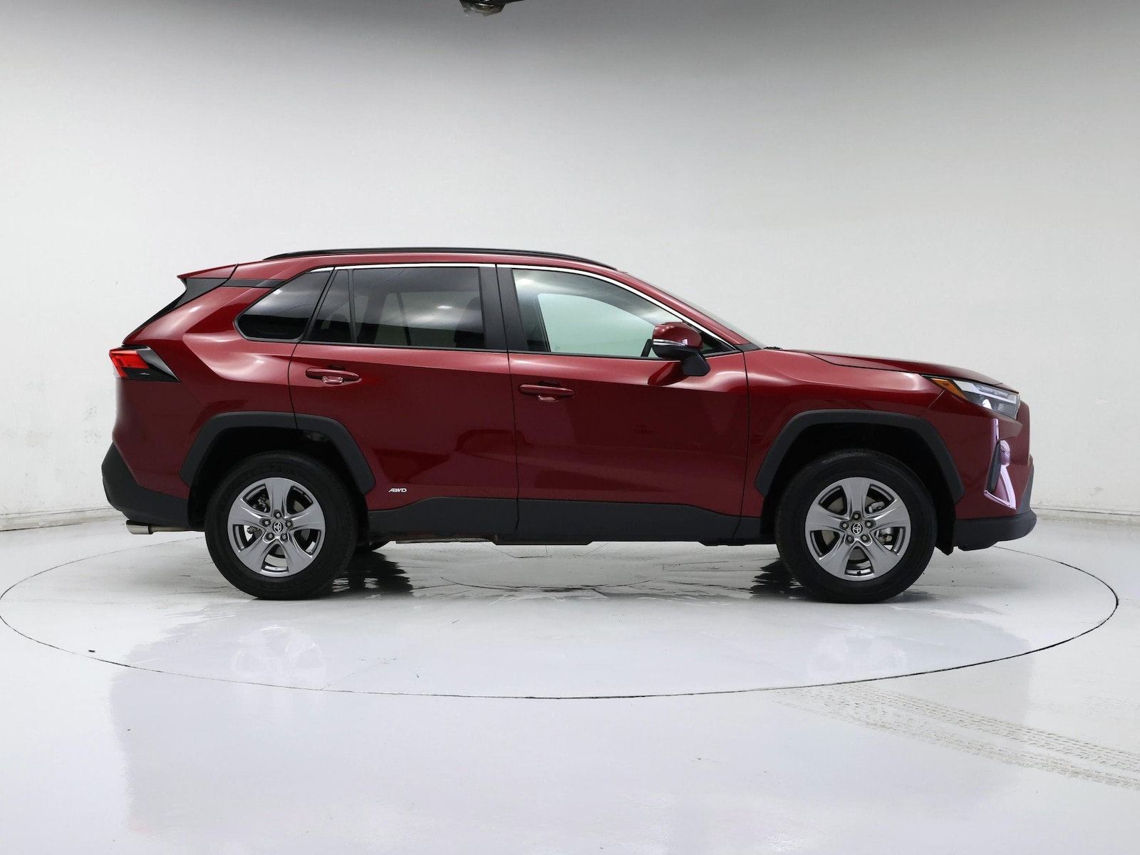 2025 Toyota RAV4 XLE - Photo 8