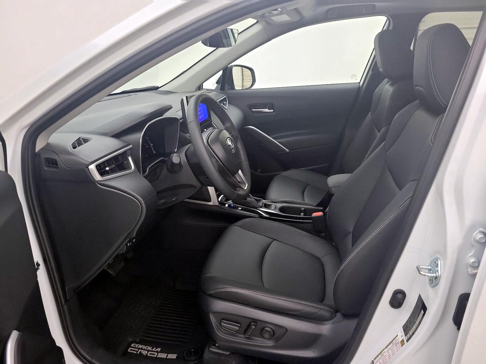 2024 Toyota Corolla Cross XLE - Photo 12