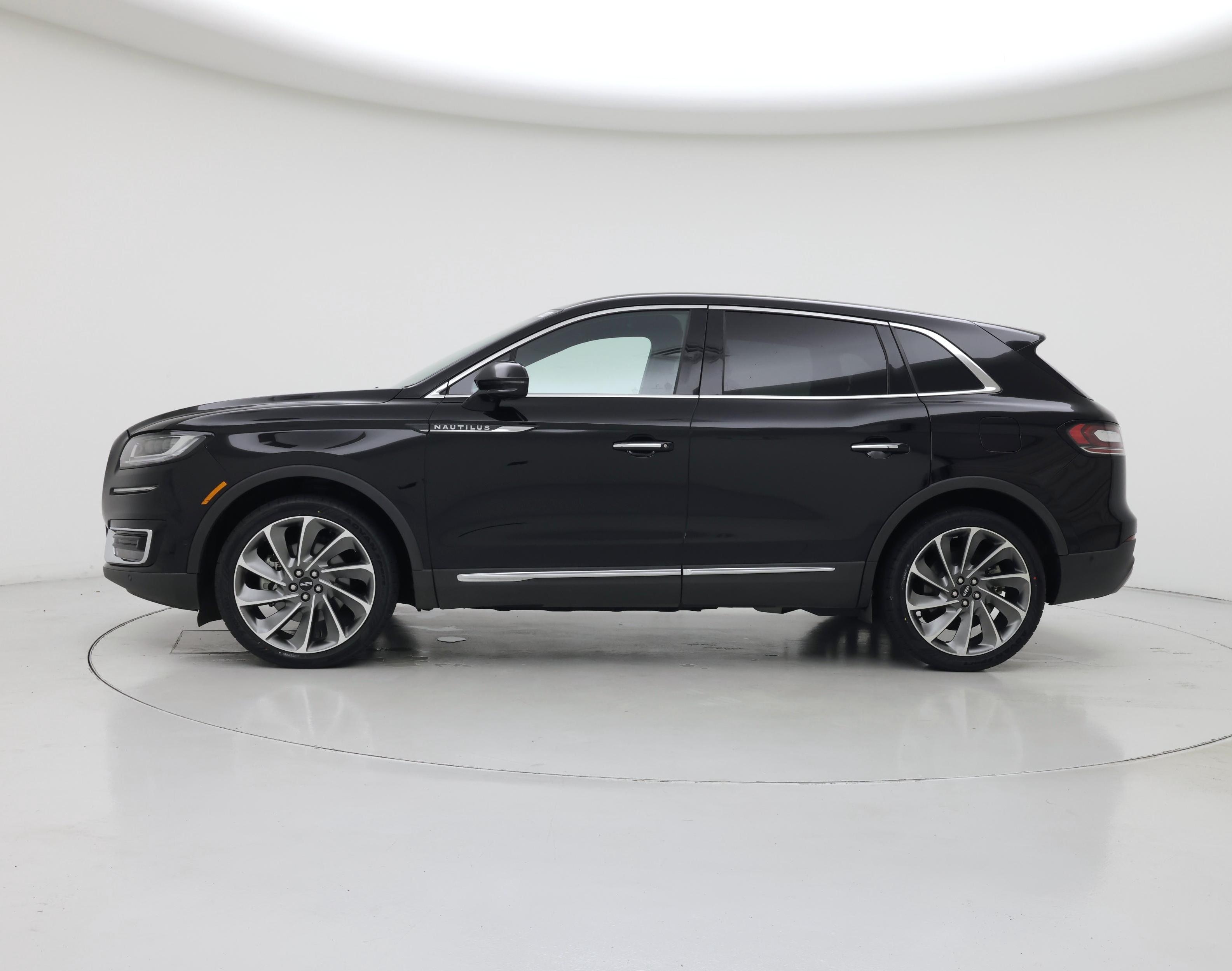Thumbnail: 2020 Lincoln Nautilus - 3