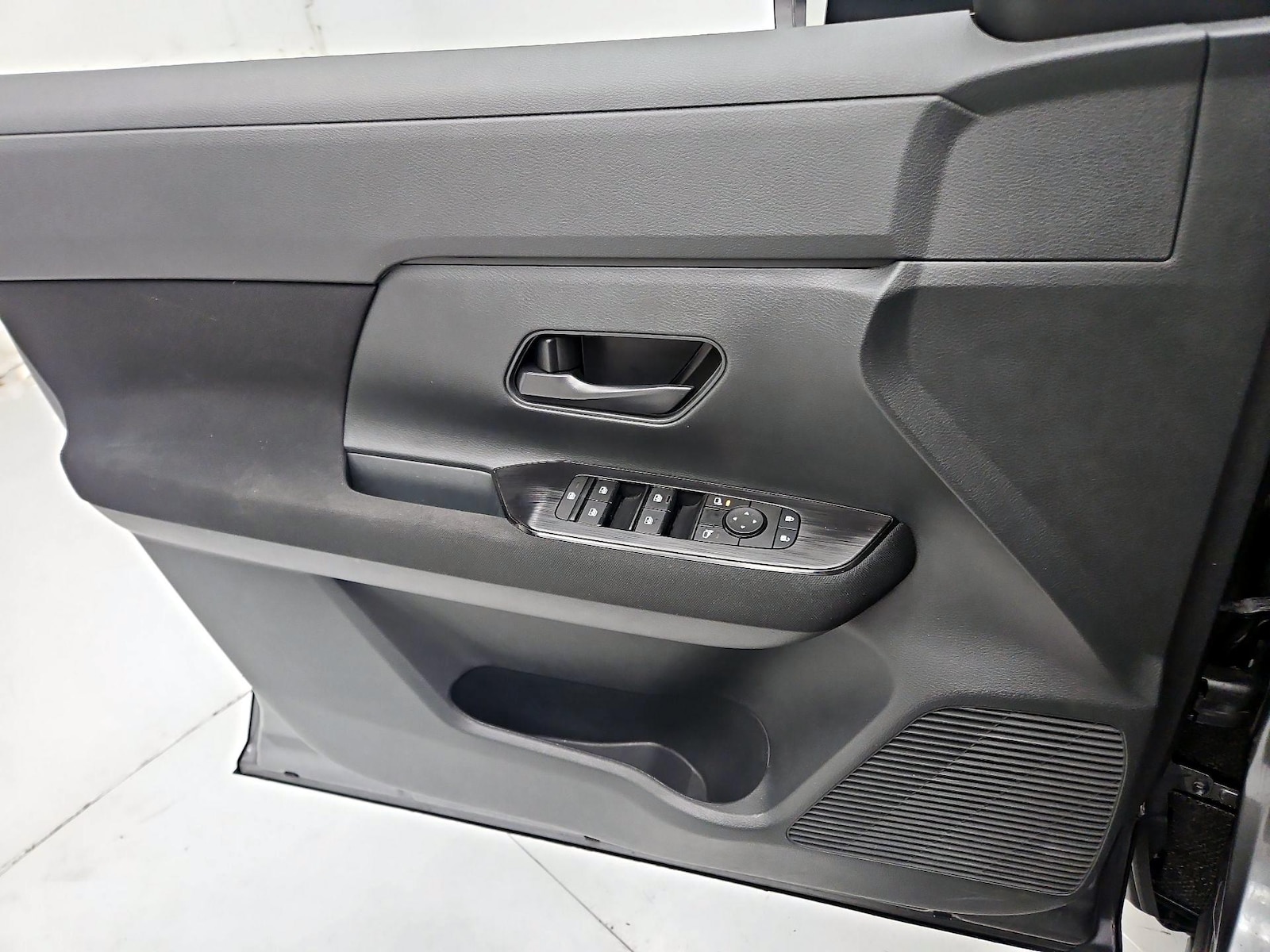 2025 Nissan Kicks S AWD - Photo 13