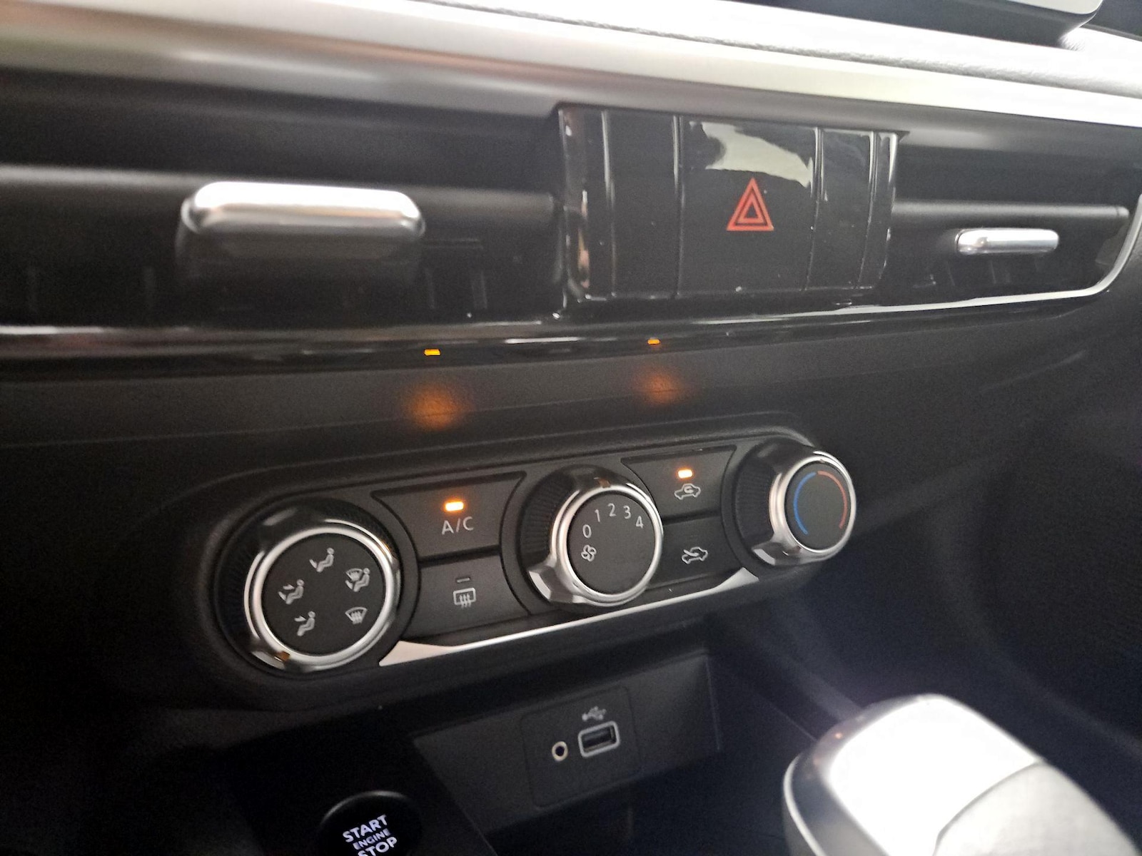 2025 Nissan Kicks S AWD - Photo 16