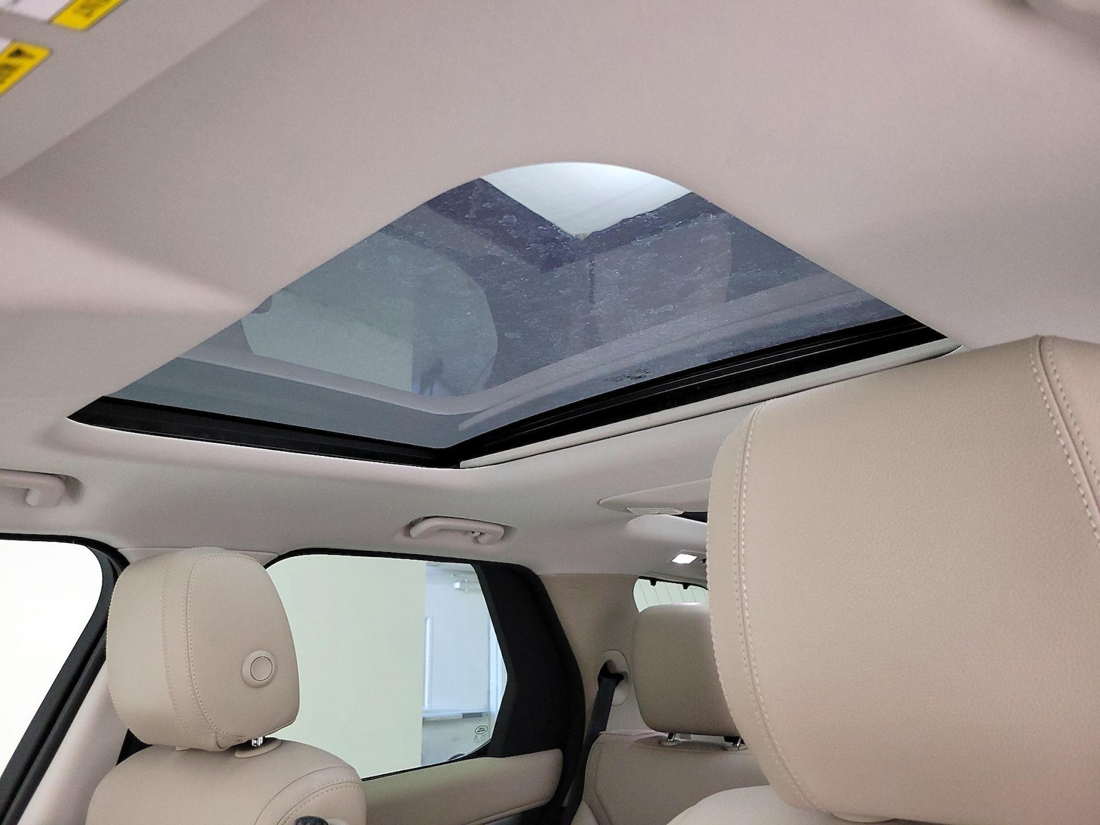 Panoramic Sunroof & Skylight(s)