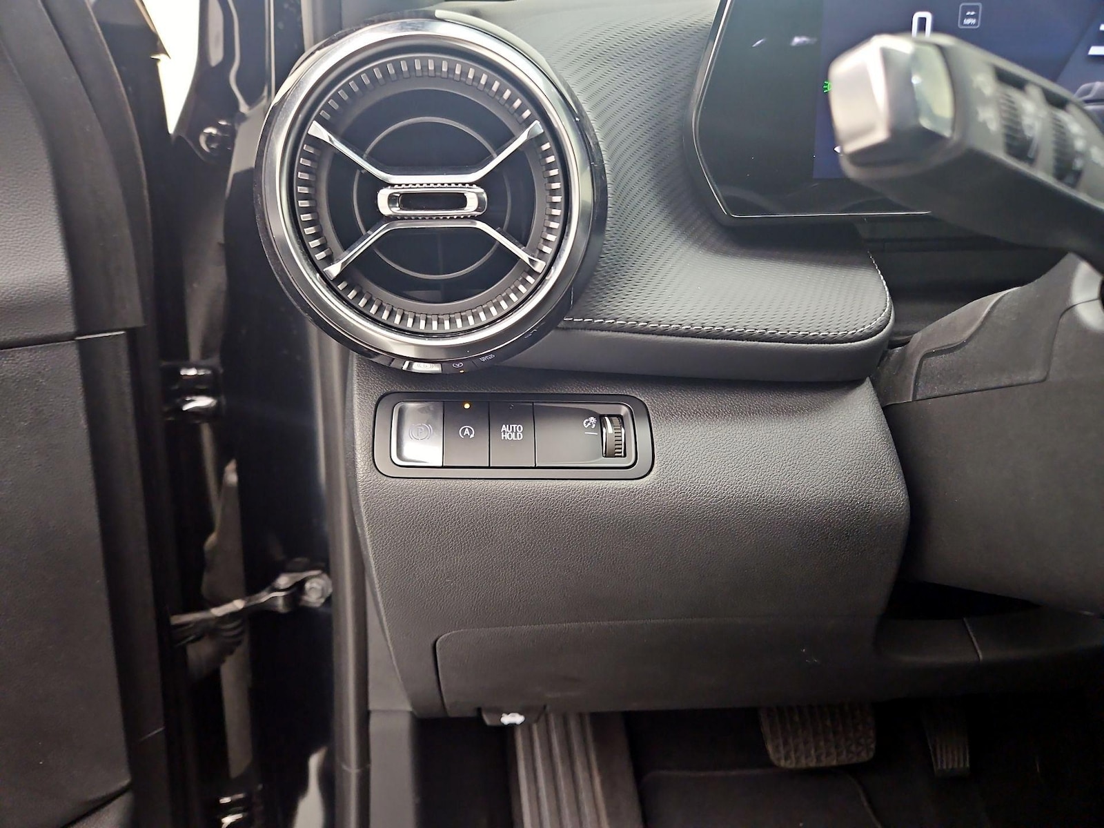2025 Chevrolet Equinox LT - Photo 14