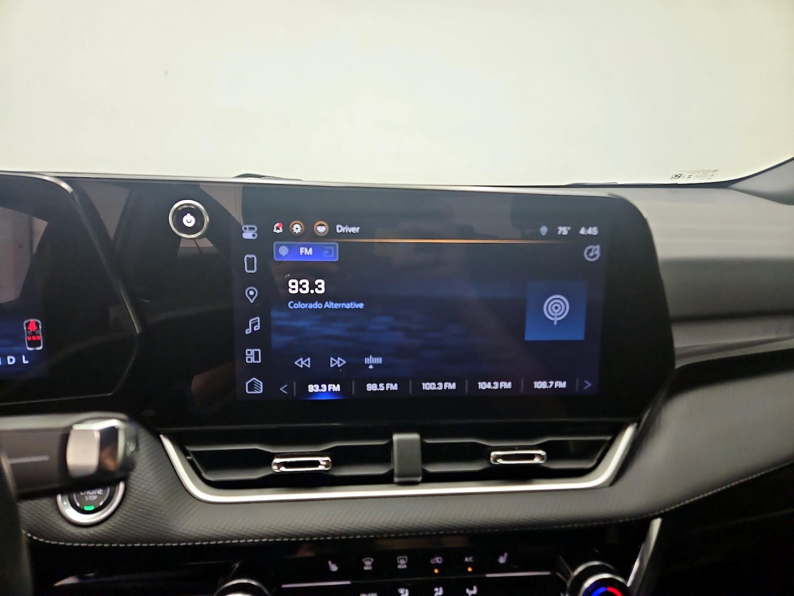 2025 Chevrolet Equinox LT - Photo 17