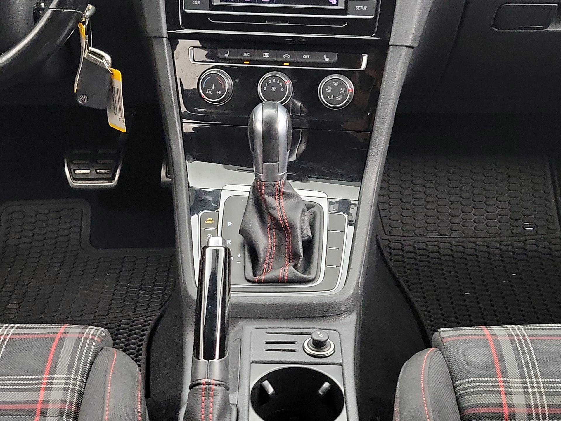 Thumbnail: 2018 Volkswagen Golf - 17