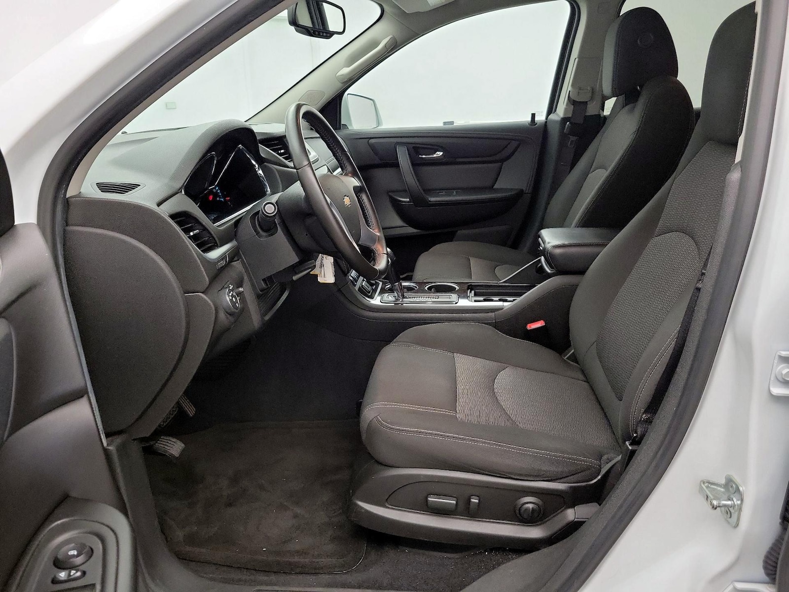 2017 Chevrolet Traverse 2LT - Photo 12