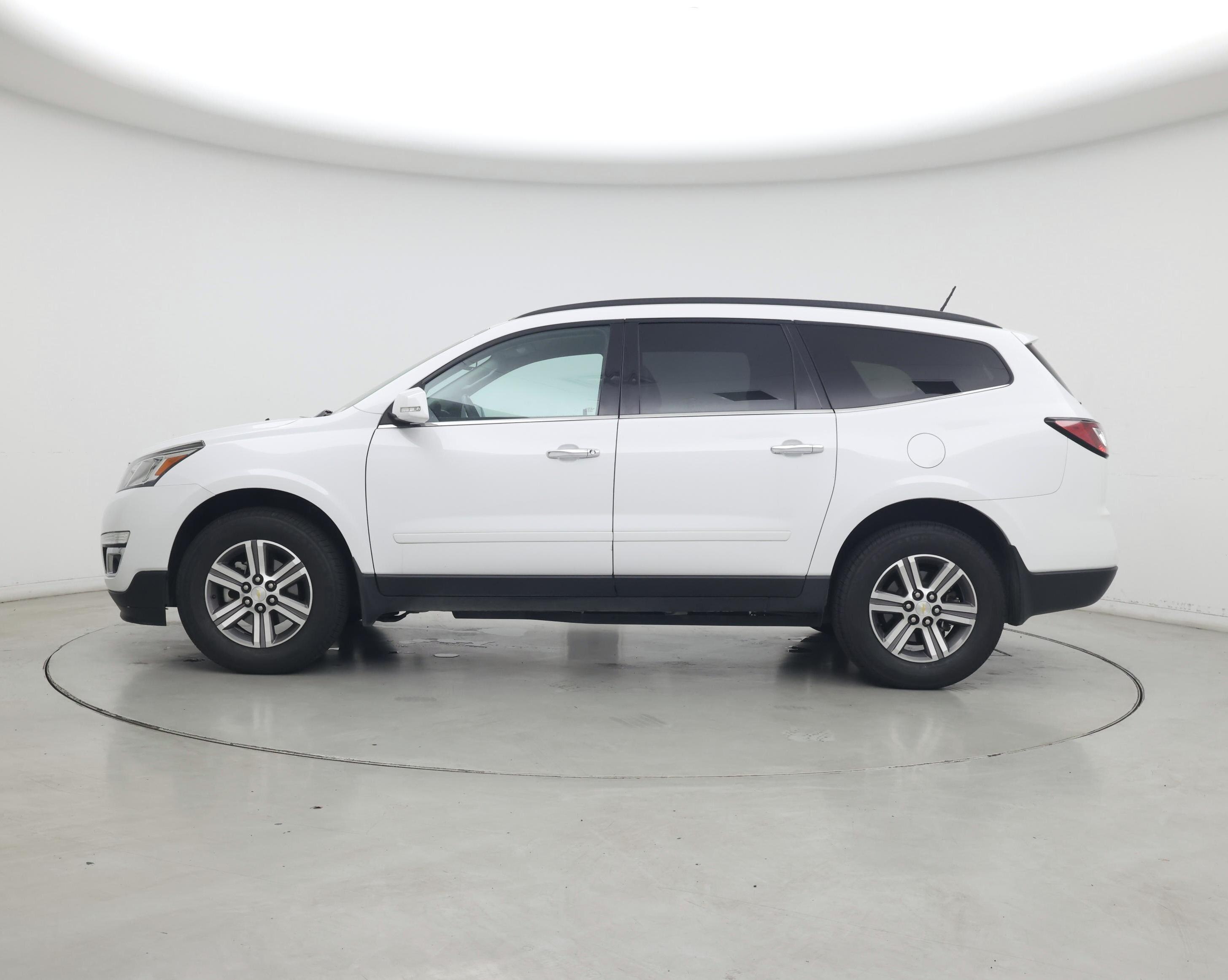 Thumbnail: 2017 Chevrolet Traverse - 3