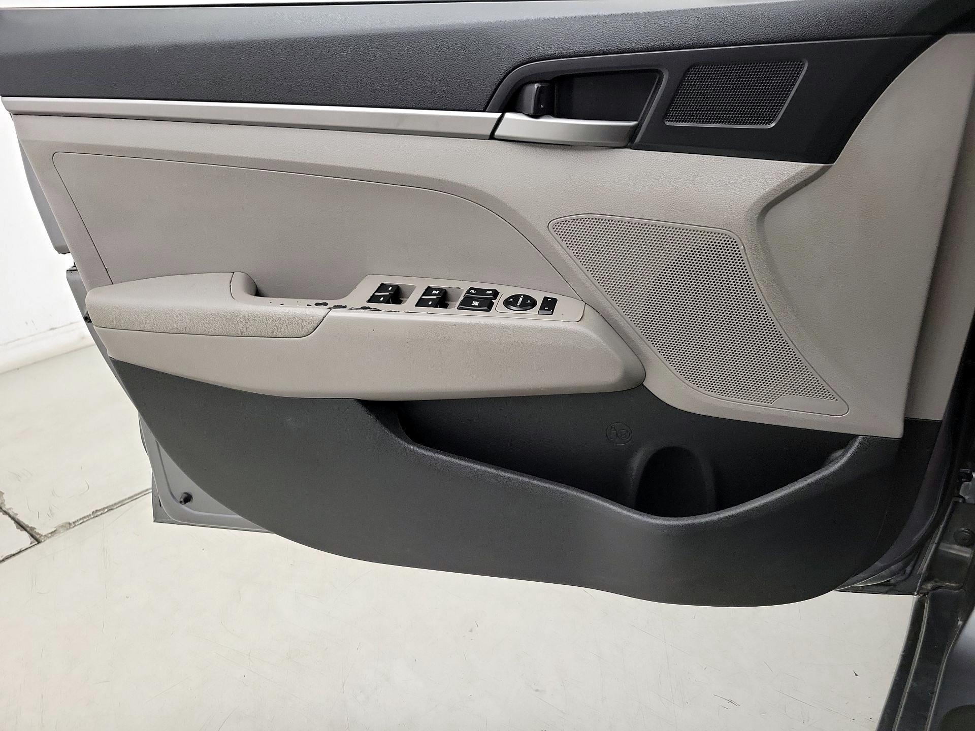 Thumbnail: 2018 Hyundai Elantra - 12