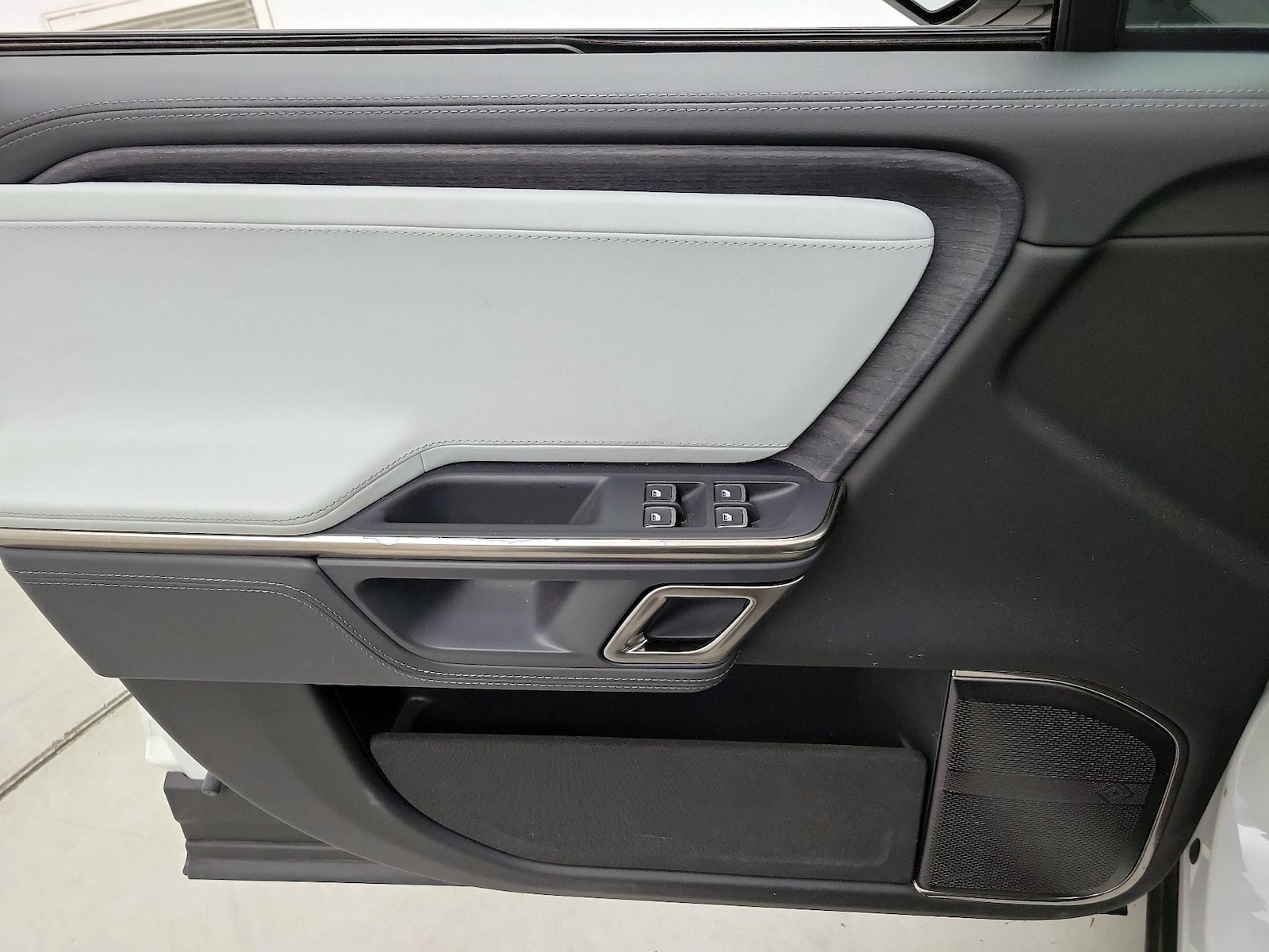 2024 Rivian R1S Adventure - Photo 13