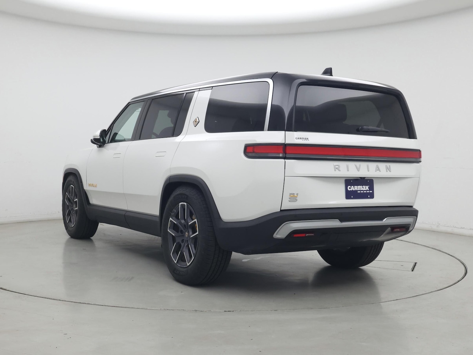 2024 Rivian R1S Adventure - Photo 3