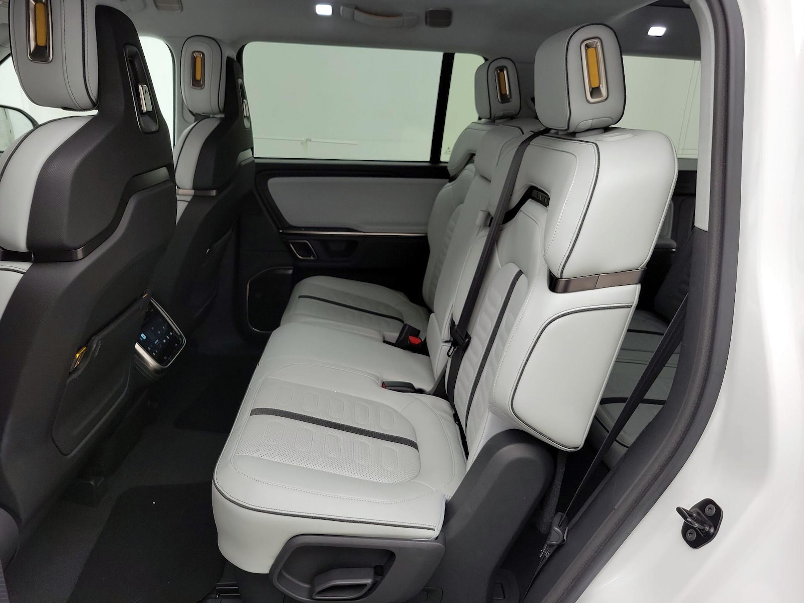 2024 Rivian R1S Adventure - Photo 21