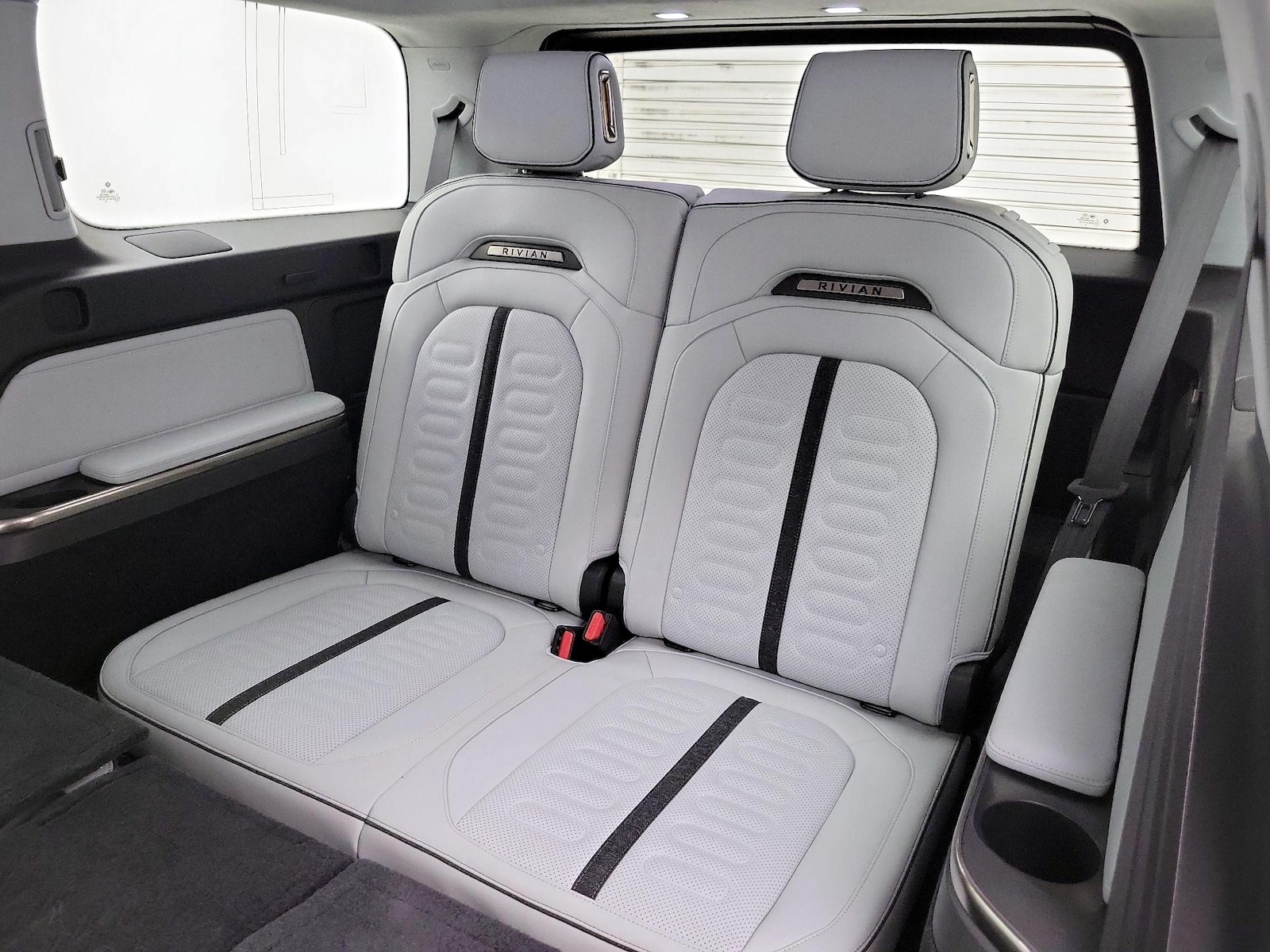 2024 Rivian R1S Adventure - Photo 22