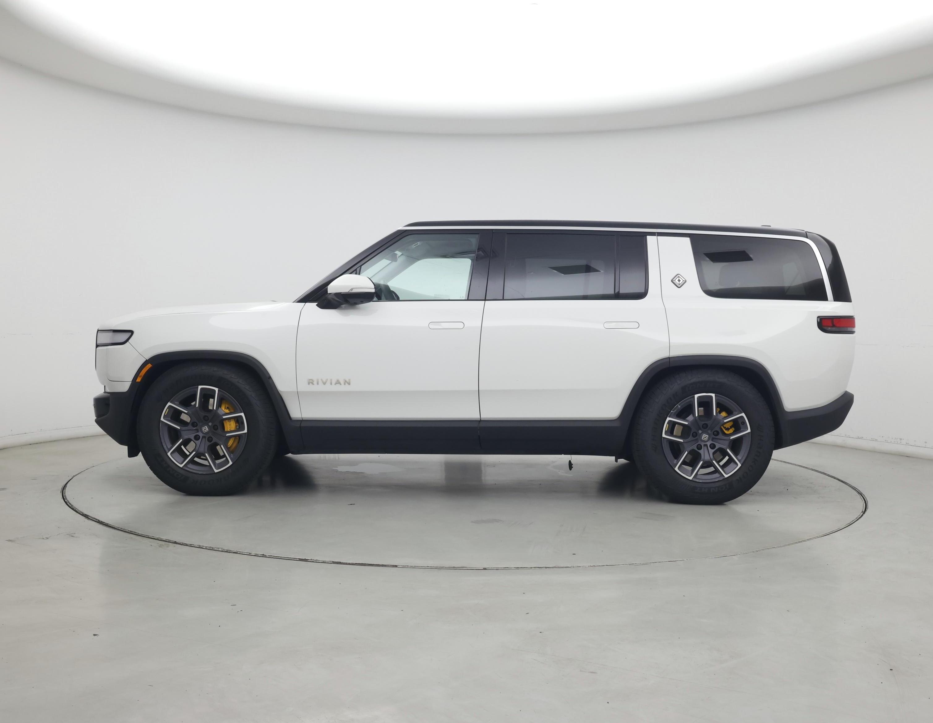 Thumbnail: 2024 Rivian R1S - 3