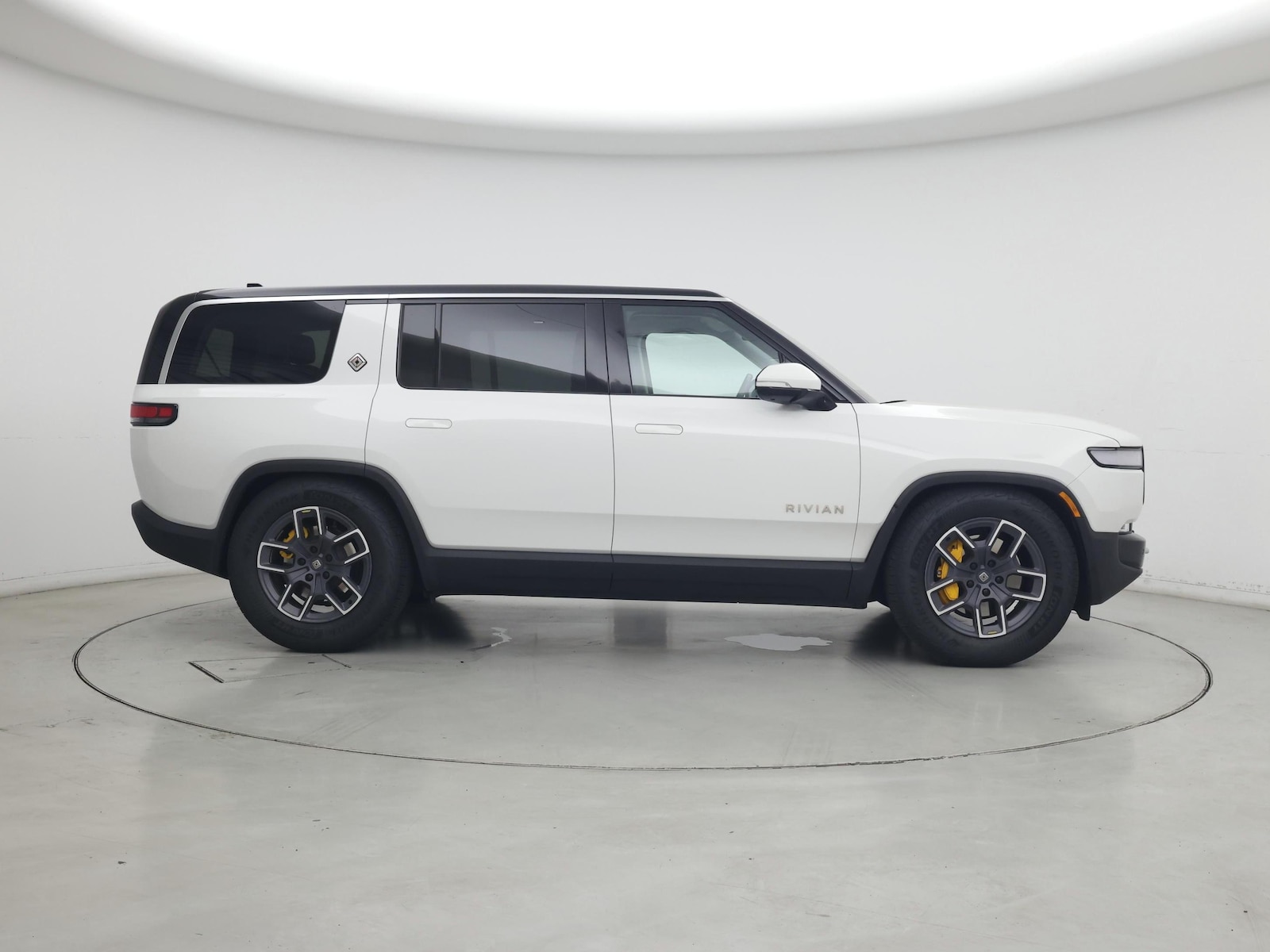 2024 Rivian R1S Adventure - Photo 8