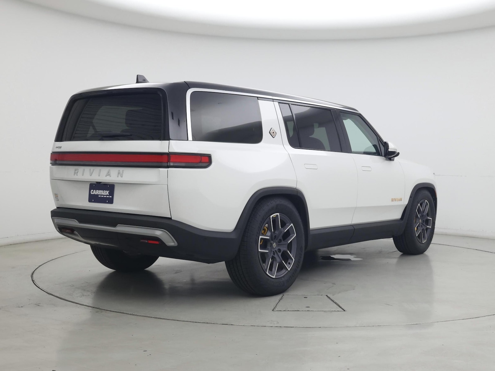2024 Rivian R1S Adventure - Photo 9