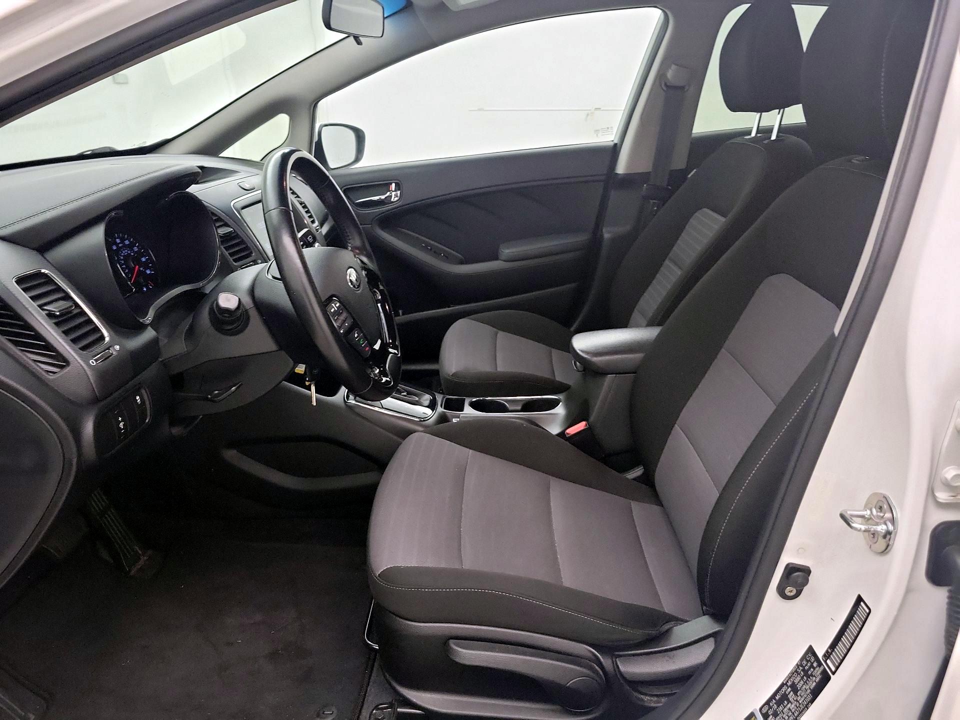 Thumbnail: 2018 Kia Forte - 11