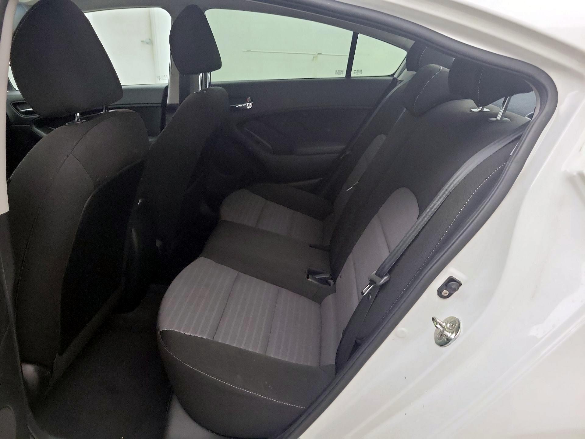 Thumbnail: 2018 Kia Forte - 19