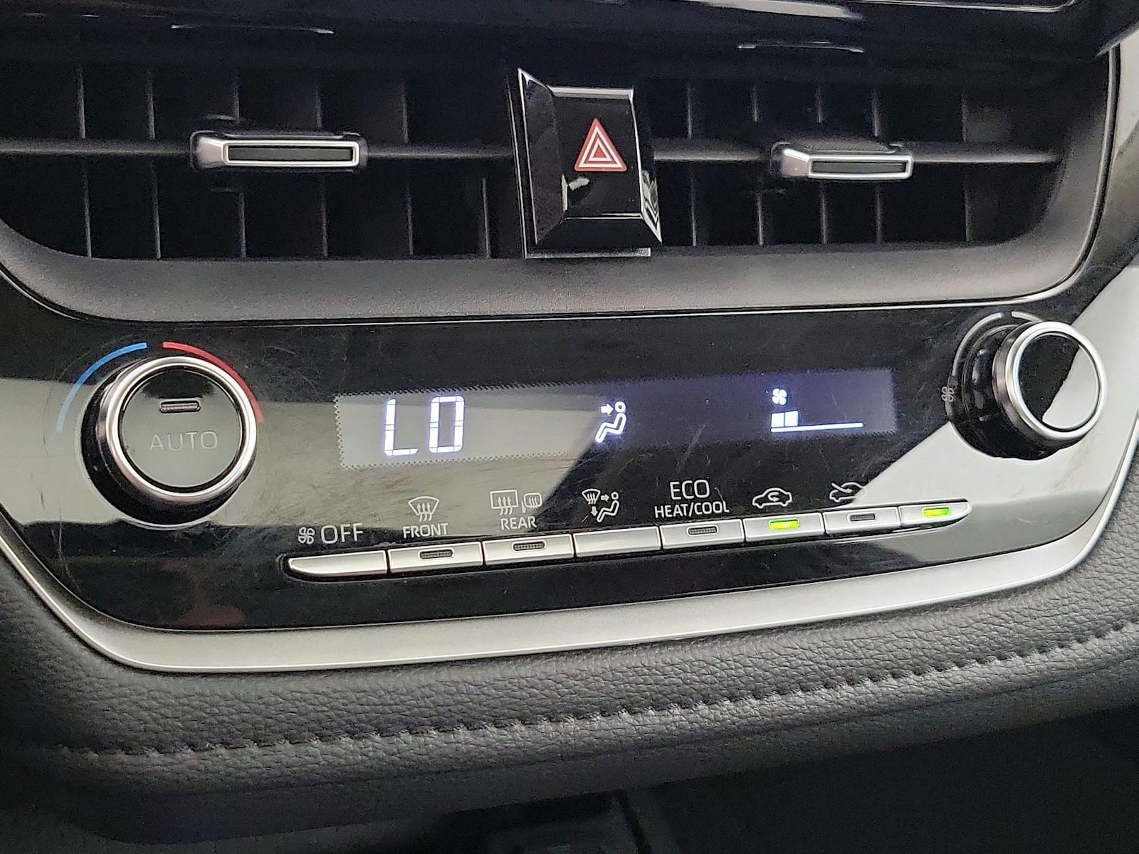 2021 Toyota Corolla XLE - Photo 17