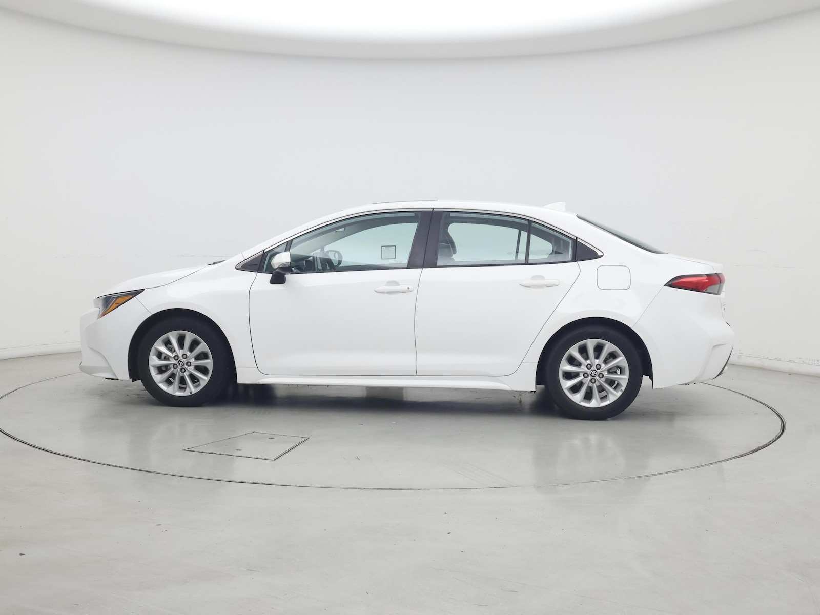2021 Toyota Corolla XLE - Photo 4