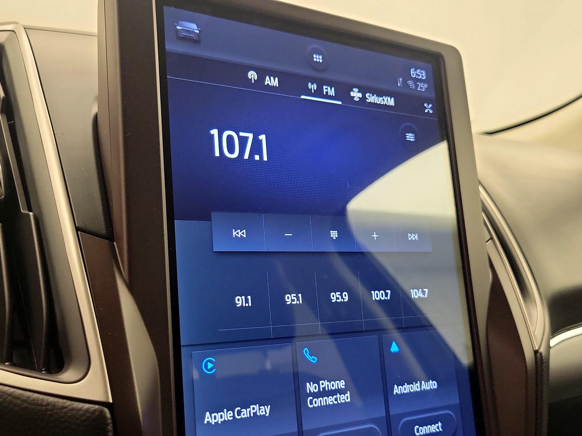 Thumbnail: 2021 Ford Edge - 15