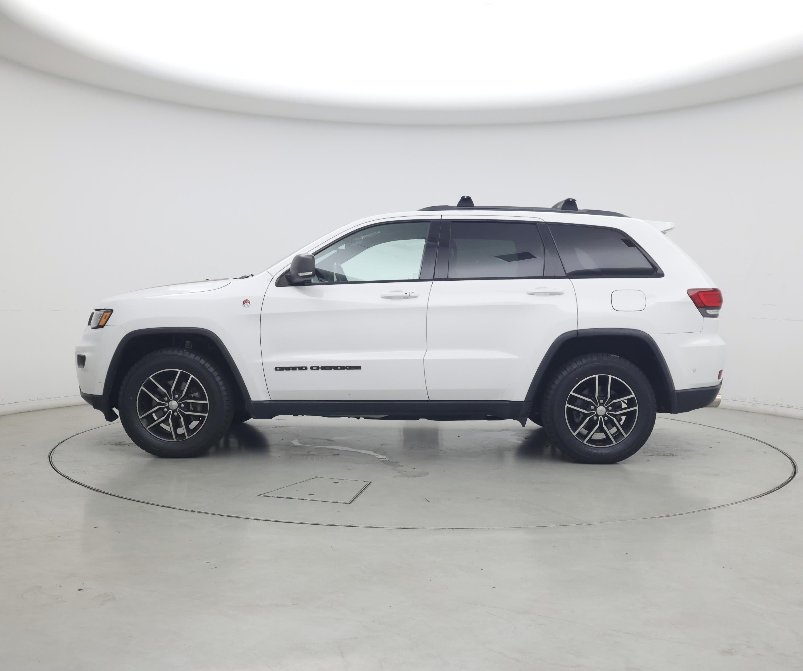 Thumbnail: 2017 Jeep Grand Cherokee - 3