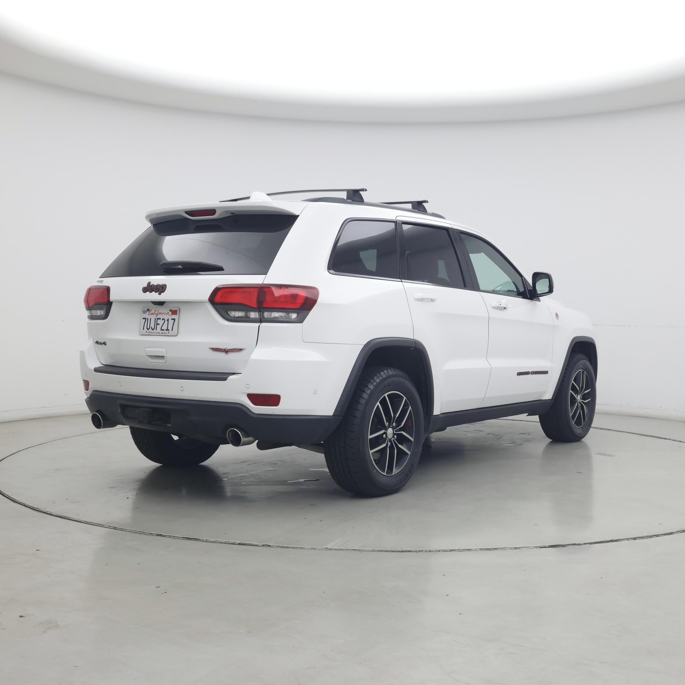Thumbnail: 2017 Jeep Grand Cherokee - 8