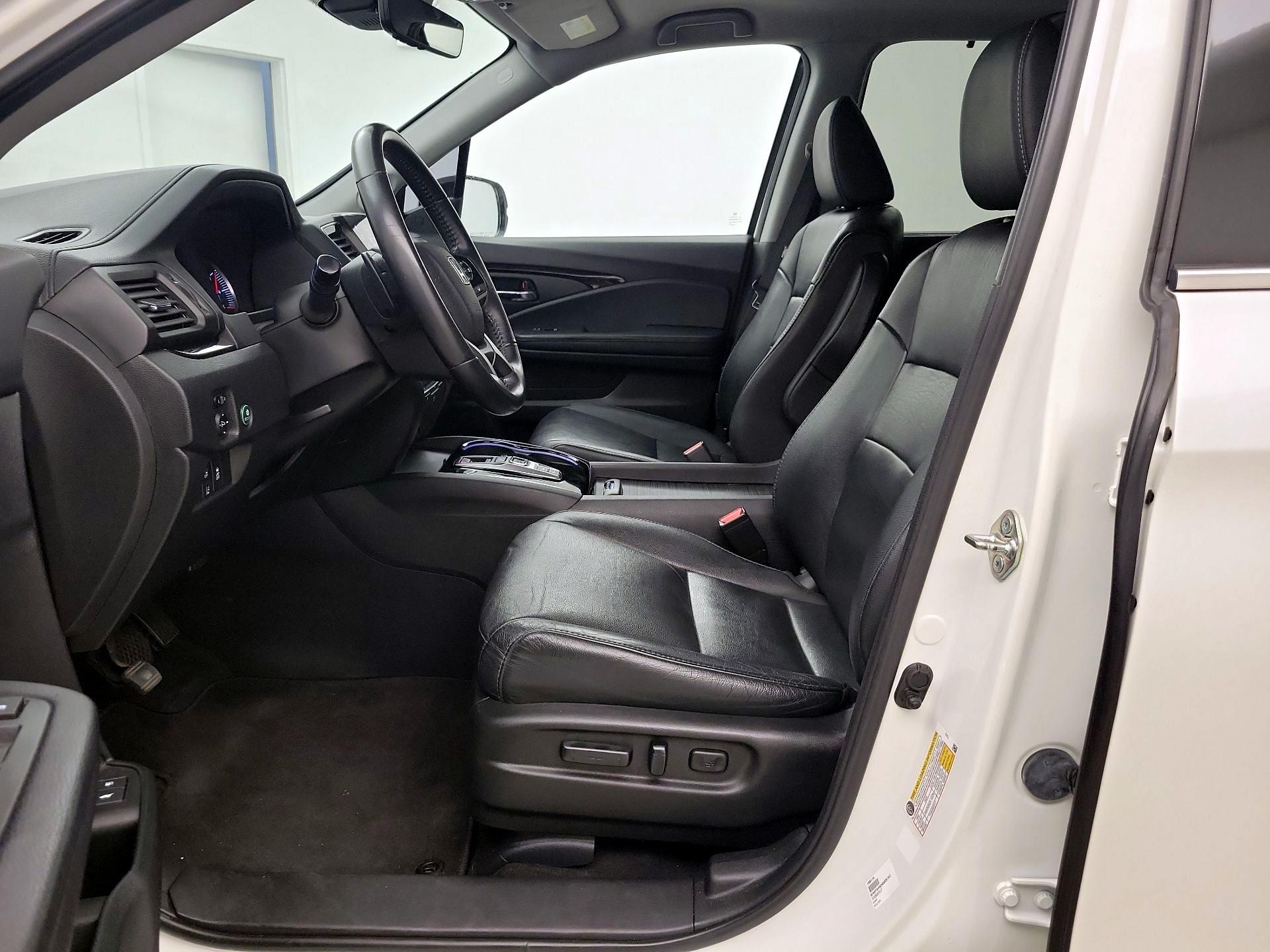 Thumbnail: 2019 Honda Pilot - 11