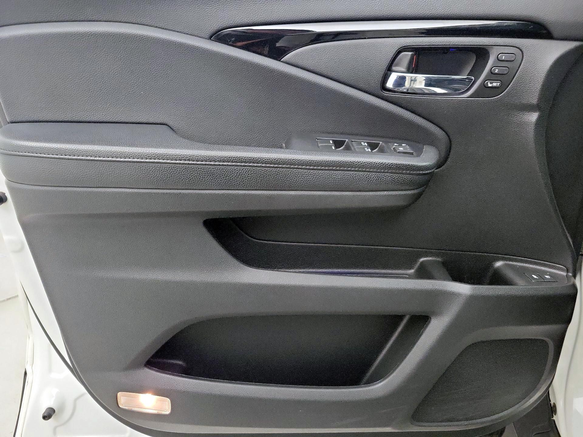 Thumbnail: 2019 Honda Pilot - 12