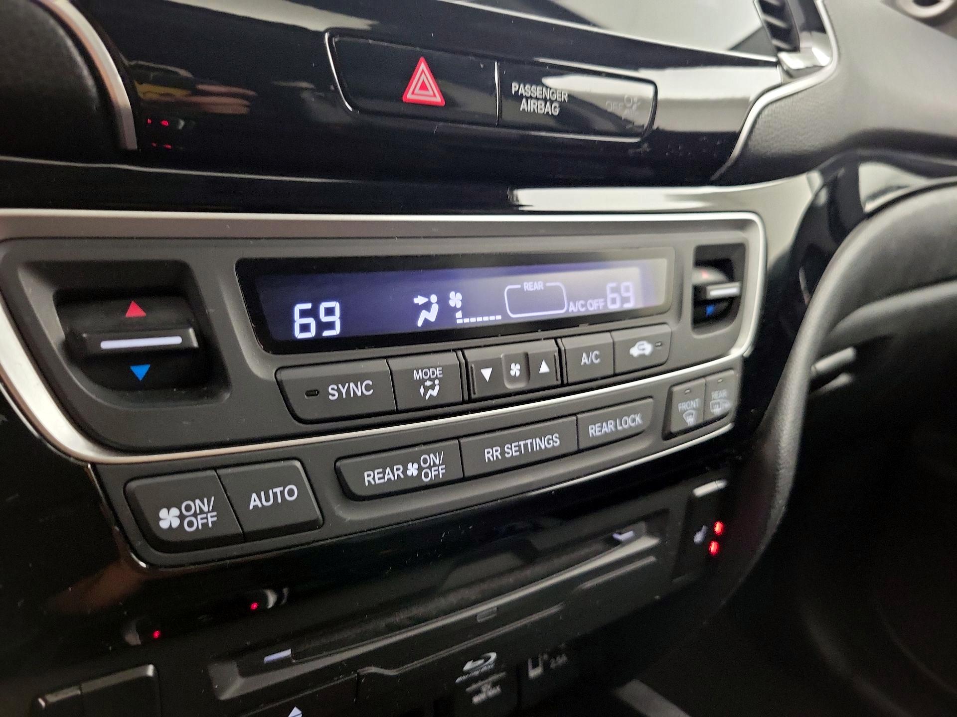 Thumbnail: 2019 Honda Pilot - 16