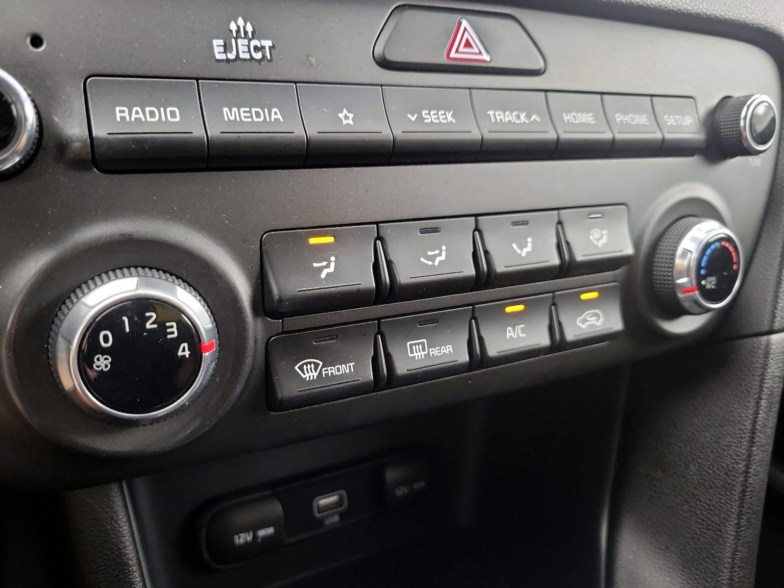 2021 Kia Sportage LX - Photo 17